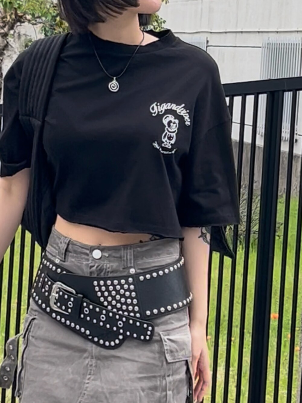 「くまさん、FIG&VIPER、figandviper、フィグアンドヴァイパー(FIG&VIPER)、ootd」｜「FIG&VIPERのBear MID T（Tシャツ/カットソー、ブラック系）」を使った、FIG&VIPER_NOZOHAさん（レディース・165cm）の春コーディネートの3枚目の写真