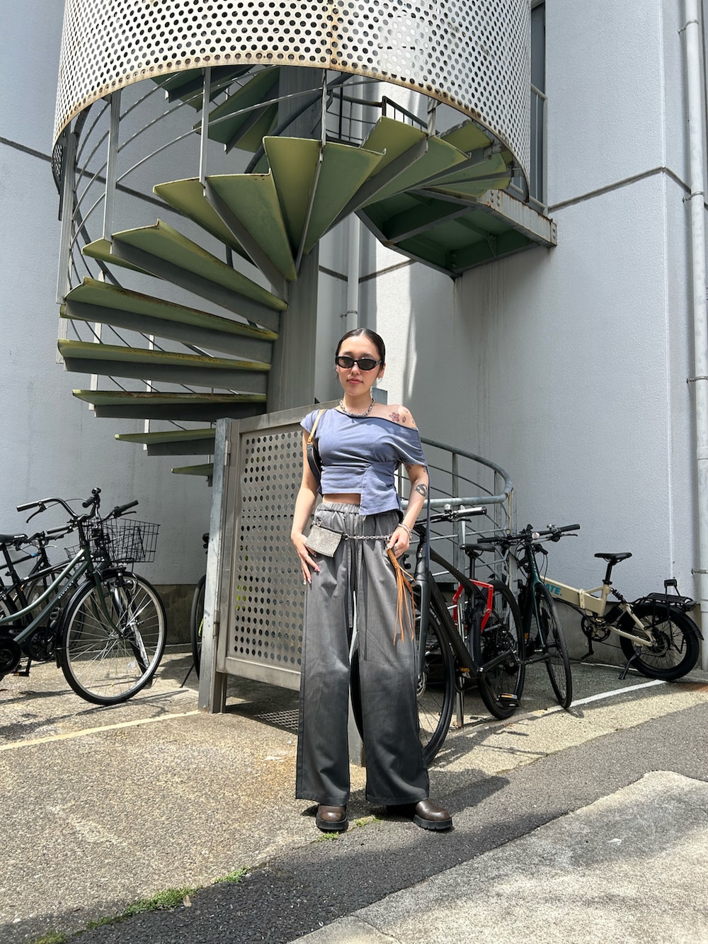「古着MIX、ワンショルダー、フィグアンドヴァイパー(FIG&VIPER)、FIG&VIPER」｜「FIG&VIPERのWashedデザインギャザーTOP（Tシャツ/カットソー、ブルー系）」を使った、FIG&VIPER_NOZOHAさん（レディース・165cm）の夏コーディネートの3枚目の写真