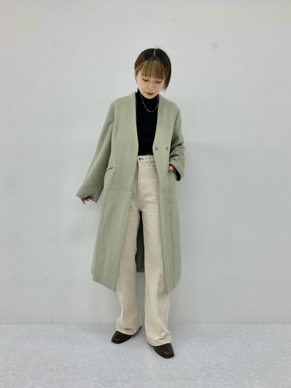 「ブーツ、グリーン、ショートブーツ、プチプラ、SENSEOFPLACE、きれいめカジュアル、あったかコーデ、淡色コーデ、オトナカジュアル、私の推しブランド」|「SENSE OF PLACE by URBAN RESEARCHのストレッチリブハイネックセーター(ニット/セーター、ブラック系)」を使った、beeeさん(レディース・156cm)の冬コーディネートの2枚目の写真