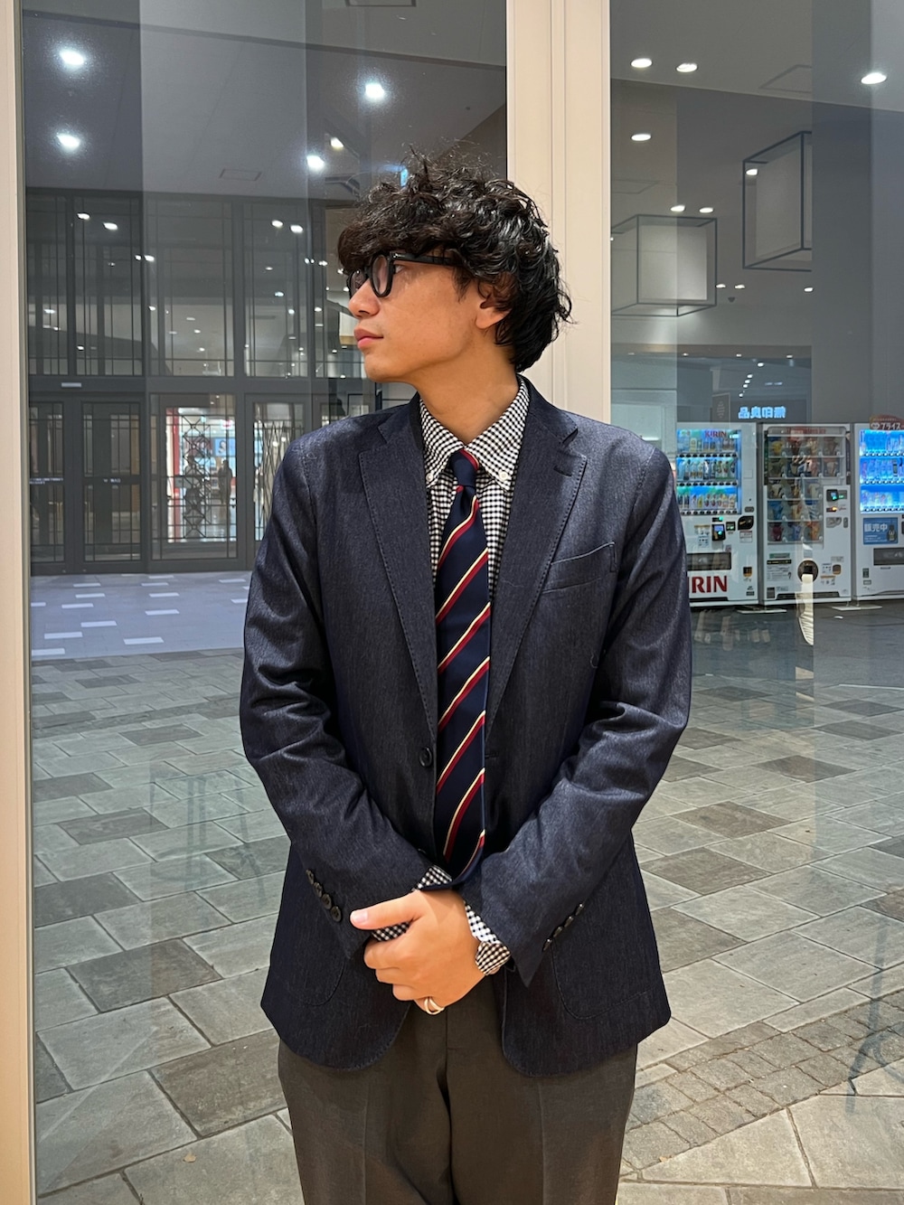 その他のシャツ/ブラウス、ブルー系のその他アウターを着用したメンズの秋コーディネートの2枚目の写真