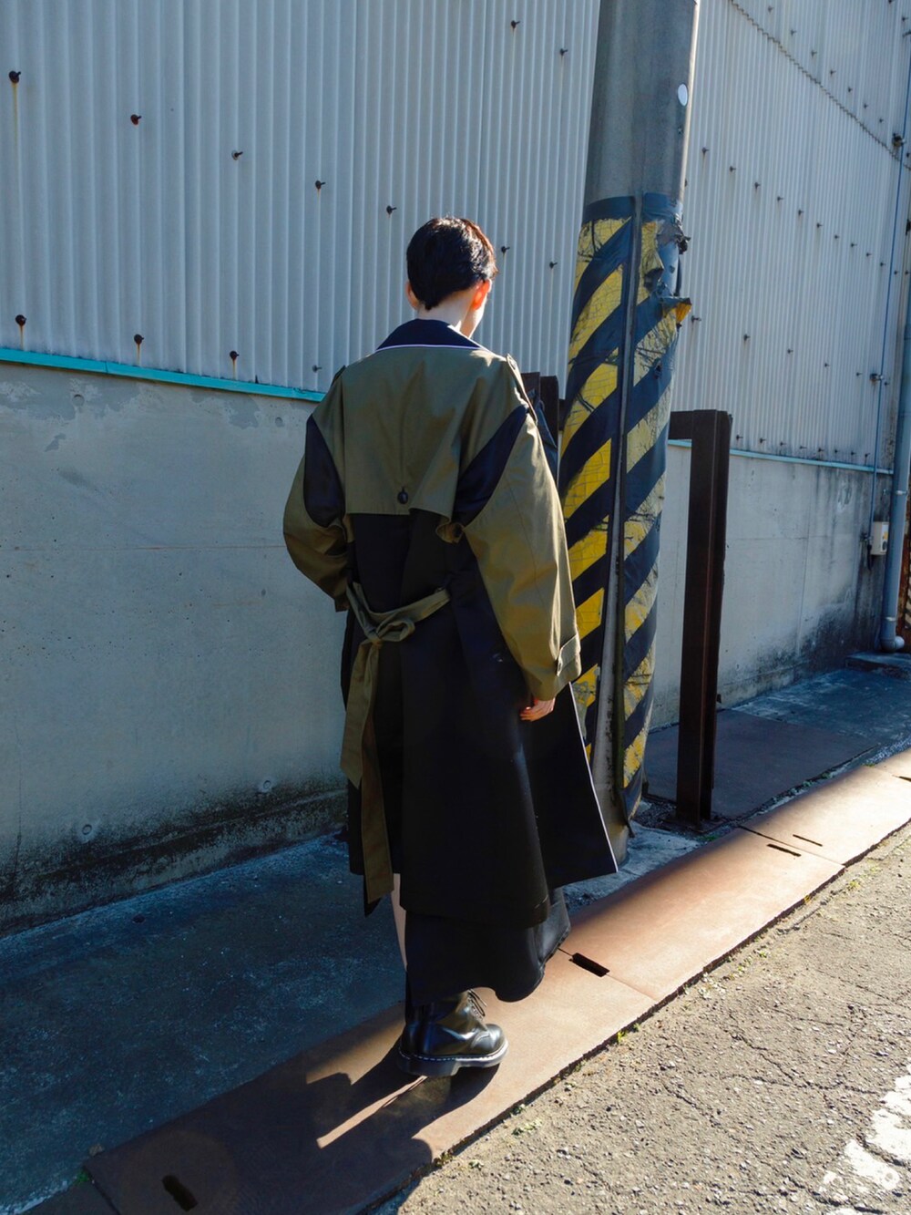 「カジュアル」｜「Metaphor…のアイテム（その他アウター、ブラック系）」を使った、Metaphor…さん（レディース・175cm）の春コーディネートの2枚目の写真
