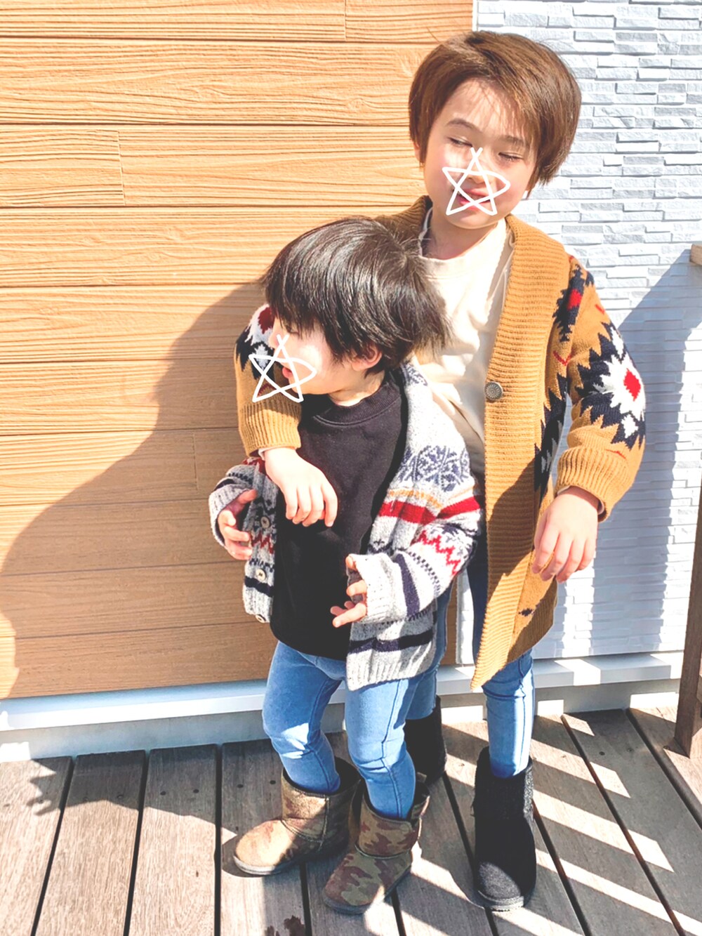 「男の子、6歳、3歳、兄弟コーディネート、休日コーデ、ニットカーディガン、ロングカーディガン、デニム、キッズコーデ、ZARA、GU、H&M、カーディガン、プチプラ」｜「ZARA KIDSのアイテム（デニムパンツ、ブルー系）」を使った、s n さん（キッズ・110cm）の春コーディネートの3枚目の写真
