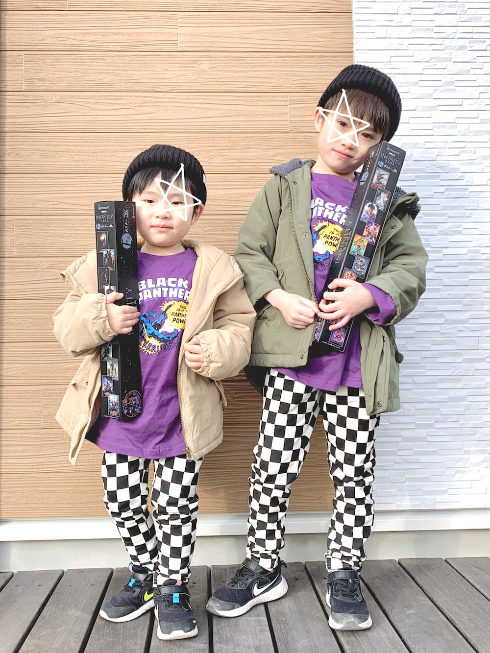 「キッズコーデ、男の子コーデ、ビッグシルエット、フラッグチェック、ニット帽、おそろいコーデ、カジュアル、6歳、4歳、コート、アメコミ、キッズファッション、プチプラコーデ、BREEZE、ZARA」｜「ZARA KIDSのアイテム（Tシャツ/カットソー、パープル系）」を使った、s n さん（キッズ・120cm）の冬コーディネートの2枚目の写真