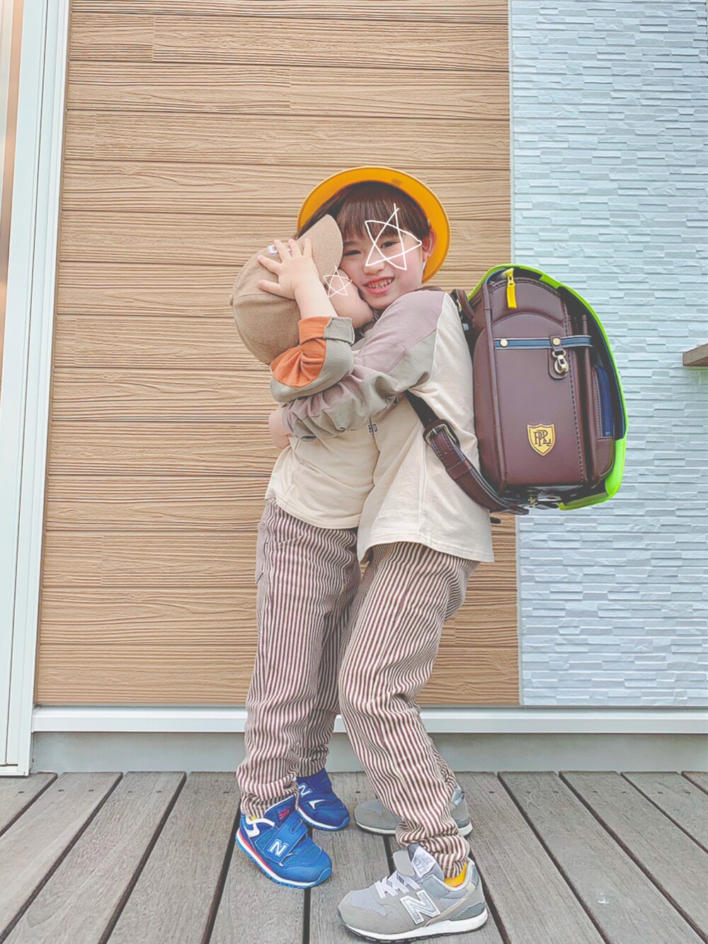 「男の子、小学生、6歳、キッズコーデ、シンプルコーデ、兄弟コーディネート、おそろいコーデ、3歳、春コーデ、ストライプ、ブラウン、プチプラ、キャップ、ロンT、ZOZOKIDSDAY」｜「しまむらのアイテム（Tシャツ/カットソー、ベージュ系）」を使った、s n さん（キッズ・110cm）の春コーディネートの4枚目の写真
