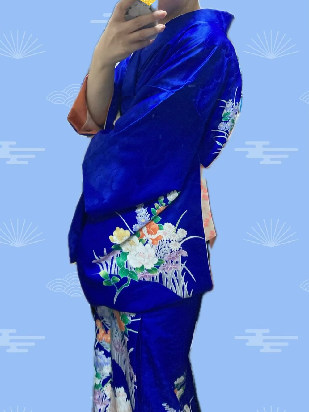 ブルー系の着物を着用したレディースの春コーディネートの4枚目の写真