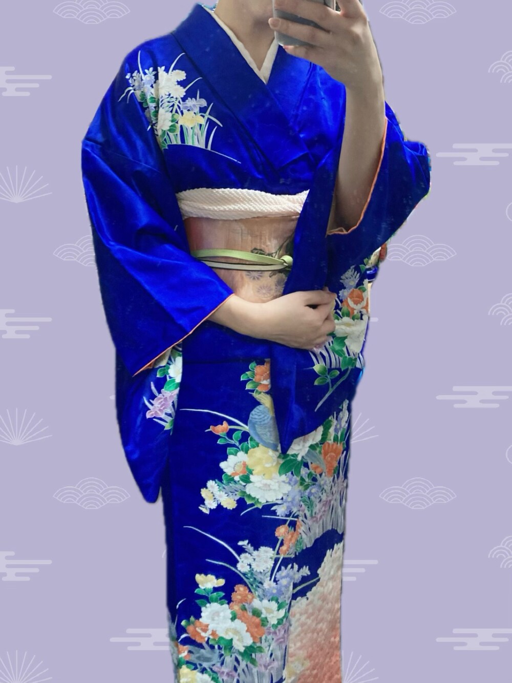 ブルー系の着物を着用したレディースの春コーディネートの2枚目の写真