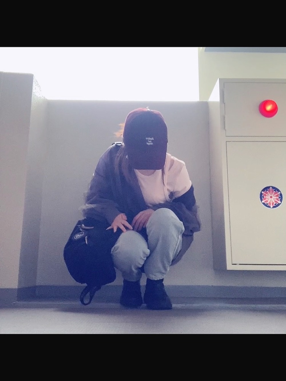 「春夏コーデ、シアートップス、シースルートップス、シースルー、MA-1、レイヤードスタイル、レイヤード、バレエコア、デニム、デニムパンツ、キャップ、パステルカラー、アウトドアスタイル、韓国ファッション、ootd」｜「しまむらのカーキとネイビーのチュールが重なってます♡（MA-1、グリーン系）」を使った、mikaさん（レディース・155cm）の春コーディネートの4枚目の写真