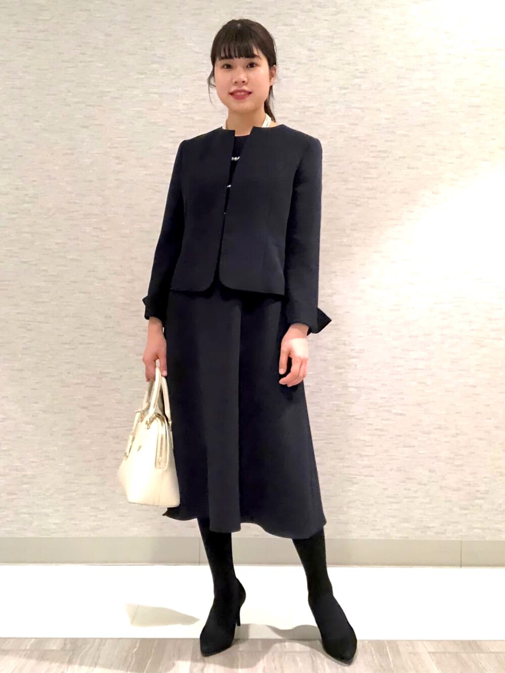 「オケージョン、セレモニー、卒業式、入学式、レセプション、ハレの日、キレイめ、きちんとスタイル、オフィススタイル」｜「UNTITLEDの【学校行事／セレモニー】ジョーゼット ノーカラージャケット＜SETUP可能／入卒＞（ノーカラージャケット、ブルー系）」を使った、UNTITLEDさん（レディース・163cm）の冬コーディネートの2枚目の写真