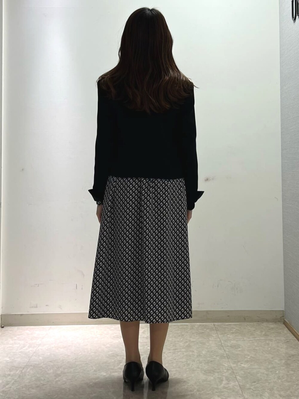 「ワンピーススタイル、入学式、オフィススタイル、キレイめ、きちんとスタイル、ワーキングマザー、お仕事コーデ、セレモニー、オケージョン」｜「UNTITLEDの【通勤きれいめ】ビンテージ風ジオメ柄 ボウタイワンピース＜洗える／ウエストゴム＞（ワンピース、ブラック系）」を使った、UNTITLEDさん（レディース・149cm）の春コーディネートの4枚目の写真