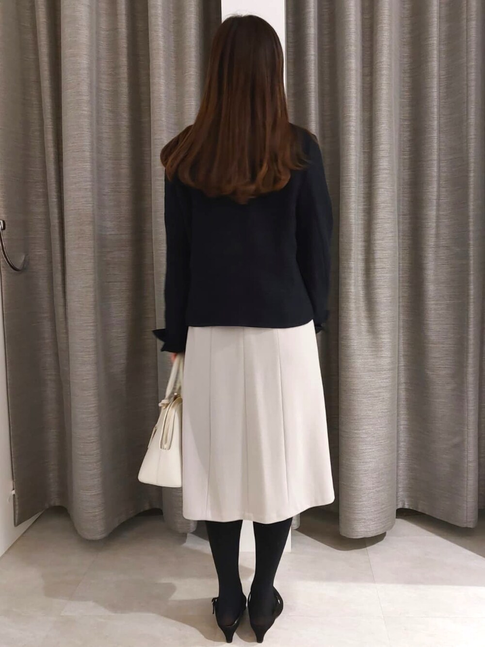 「ママコーデ、ママファッション、入学式、卒業式、学校、セレモニー、ハレの日、きれいめコーディネート、キレイめコーデ」｜「UNTITLEDの【セレモニー】ソフィアツィードジャケット＜SETUP可能＞（ノーカラージャケット、ブルー系）」を使った、UNTITLEDさん（レディース・158cm）の冬コーディネートの3枚目の写真