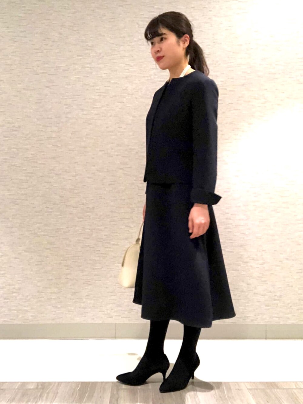 「オケージョン、セレモニー、卒業式、入学式、レセプション、ハレの日、キレイめ、きちんとスタイル、オフィススタイル」｜「UNTITLEDの【学校行事／セレモニー】ジョーゼット ノーカラージャケット＜SETUP可能／入卒＞（ノーカラージャケット、ブルー系）」を使った、UNTITLEDさん（レディース・163cm）の冬コーディネートの5枚目の写真
