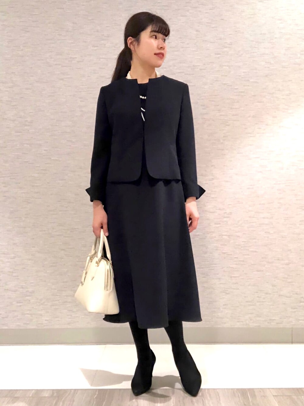 「オケージョン、セレモニー、卒業式、入学式、レセプション、ハレの日、キレイめ、きちんとスタイル、オフィススタイル」｜「UNTITLEDの【学校行事／セレモニー】ジョーゼット ノーカラージャケット＜SETUP可能／入卒＞（ノーカラージャケット、ブルー系）」を使った、UNTITLEDさん（レディース・163cm）の冬コーディネートの4枚目の写真