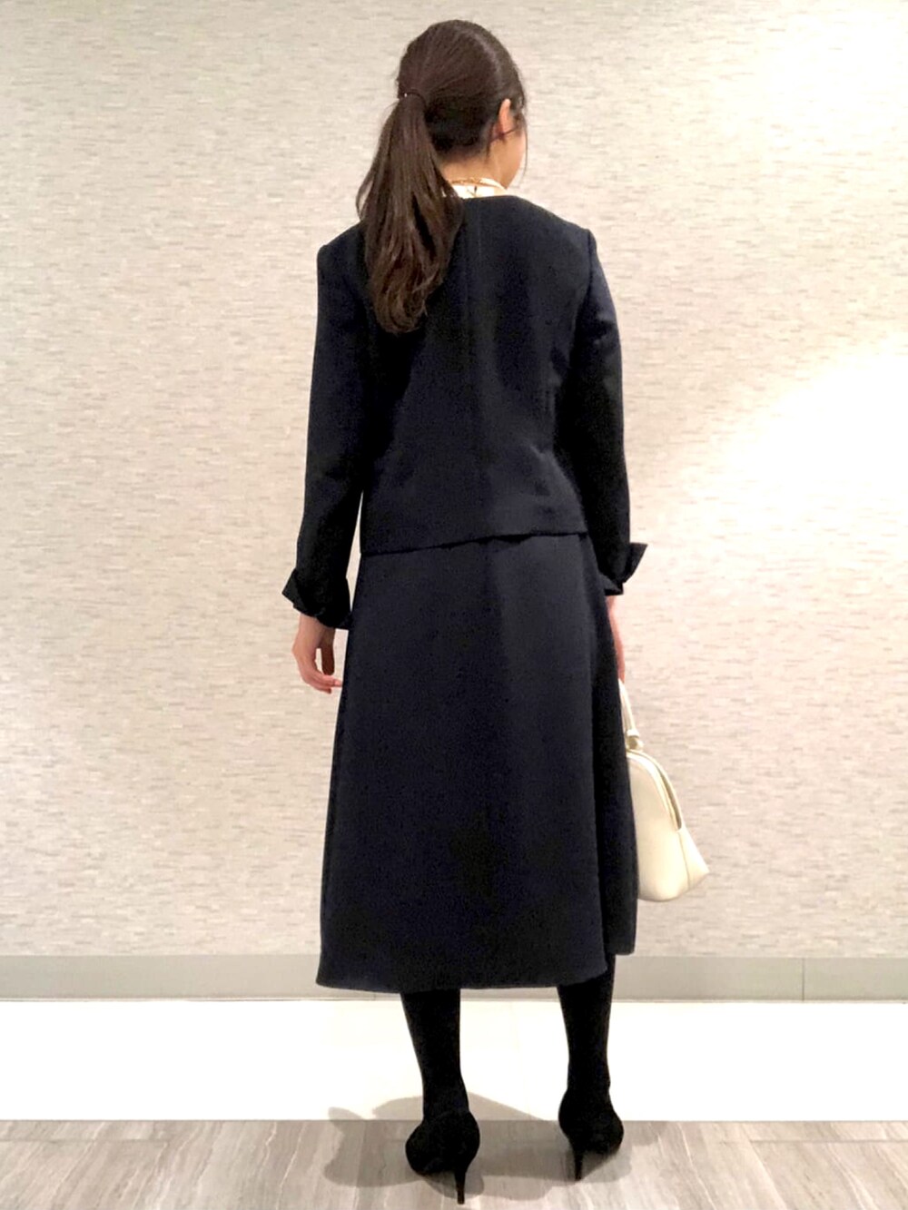 「オケージョン、セレモニー、卒業式、入学式、レセプション、ハレの日、キレイめ、きちんとスタイル、オフィススタイル」｜「UNTITLEDの【学校行事／セレモニー】ジョーゼット ノーカラージャケット＜SETUP可能／入卒＞（ノーカラージャケット、ブルー系）」を使った、UNTITLEDさん（レディース・163cm）の冬コーディネートの3枚目の写真
