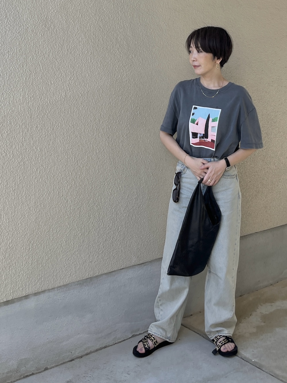「夏ルックで気分アップ、夏コーデ、デニム、Tシャツ、ラフ、ラフコーデ、プチプラ、GU、ZARA、ショートヘア、低身長、アラフォー、アラフィフ、40代ファッション」｜「UNITED ARROWSの＜ARIZONA LOVE（アリゾナ ラブ）＞チェーン サンダル（サンダル、ブラック系）」を使った、jemilemoさん（レディース・153cm）の夏コーディネートの2枚目の写真