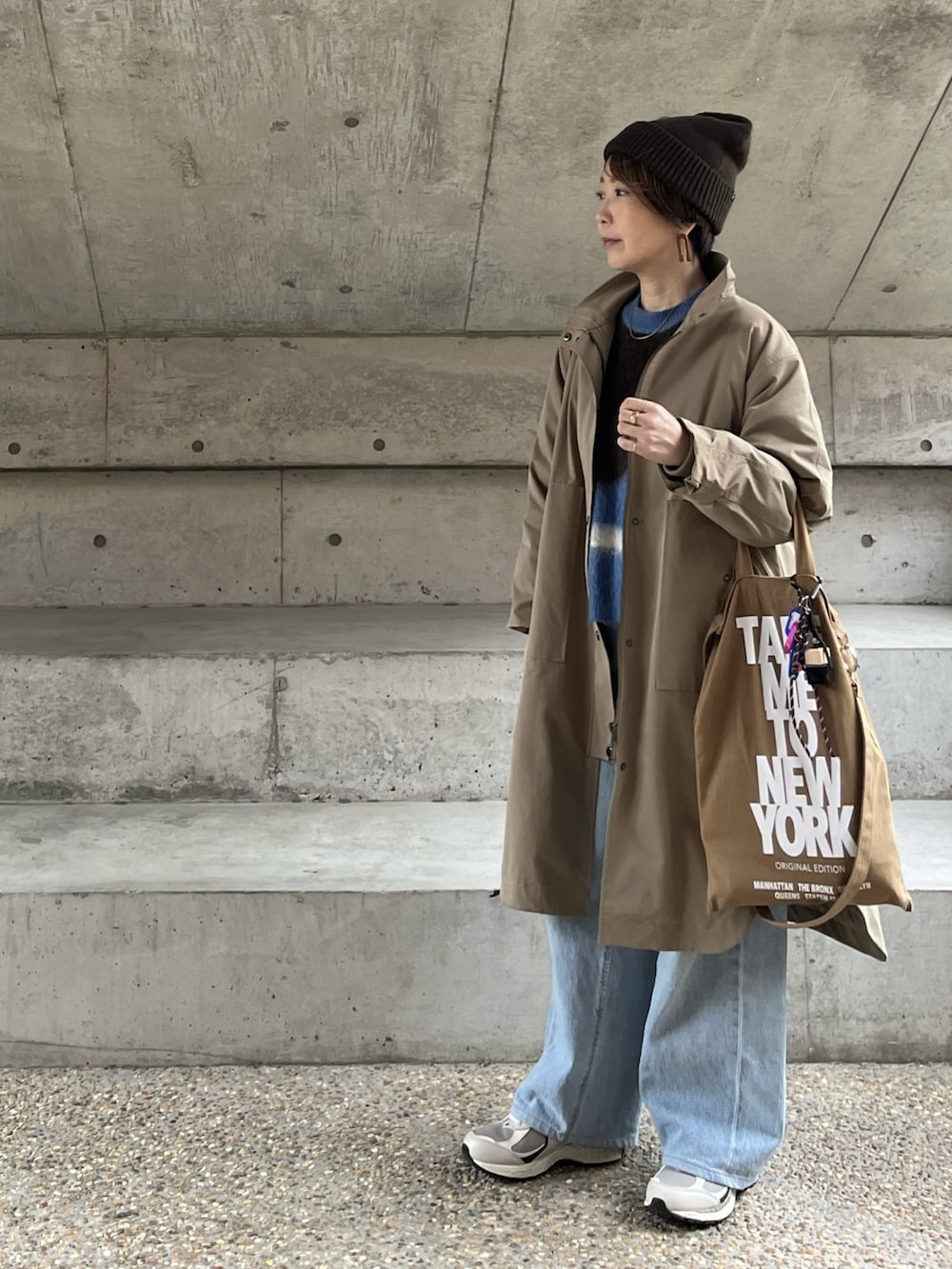 「今日のコーデ、休日スタイル、プチプラ、大人コーデ、大人カジュアル、ラフ、ニット帽、デニム、New Balance、ショートヘア、低身長、アラフォー、アラフィフ、40代ファッション」｜「NEW BALANCEの【別注】＜New Balance＞M2002RGTX/スニーカー（スニーカー、ベージュ系）」を使った、jemilemoさん（レディース・153cm）の春コーディネートの2枚目の写真