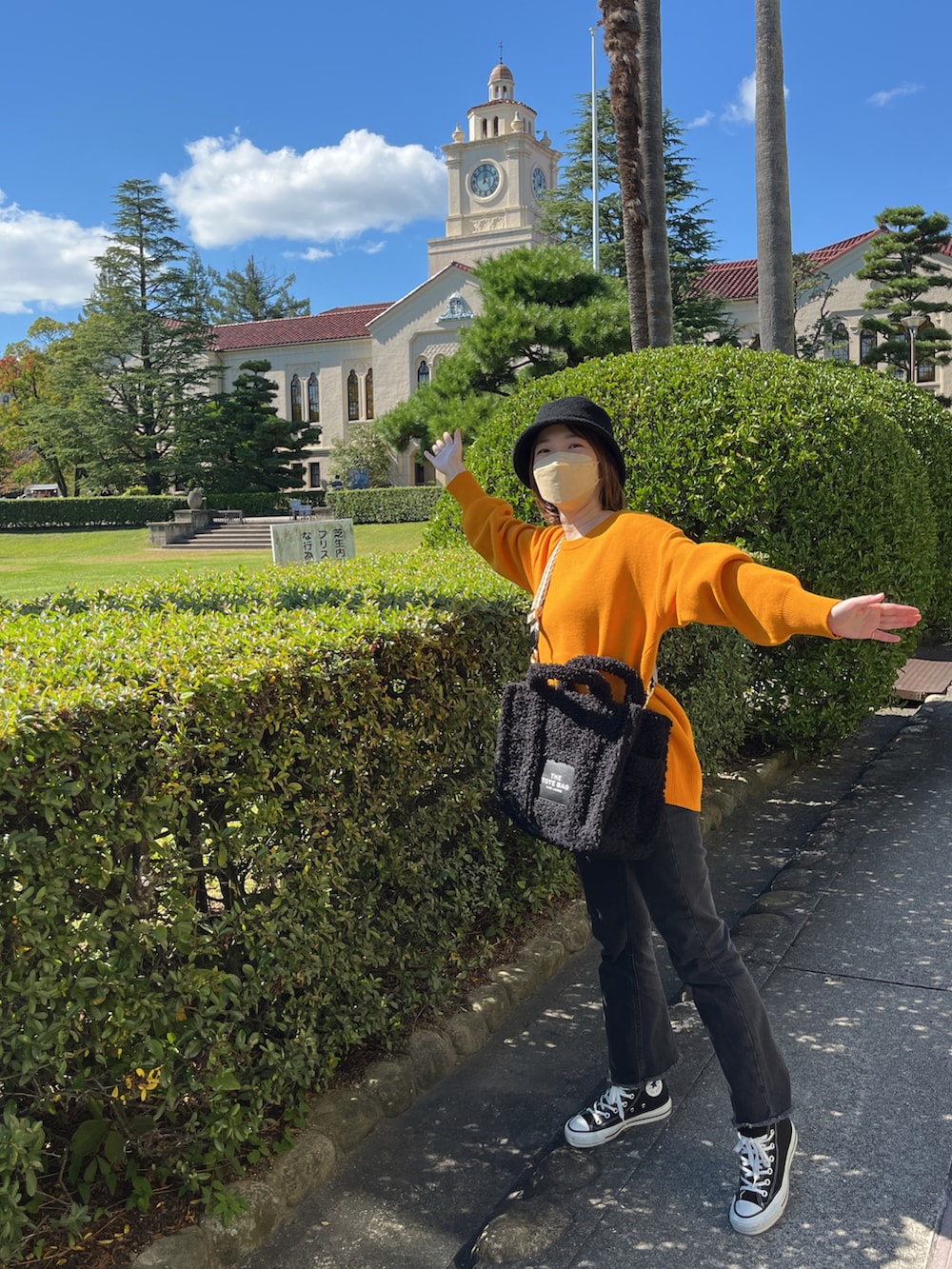 「秋服、大人カジュアル、秋コーデ、ラクチンコーデ、カジュアル、シンプルコーデ、オトナ女子、秋カラー、休日スタイル、GU、バケットハット、低身長、アラフォー、アラフィフ、40代ファッション」｜「GUのMサイズ着用（トップス、オレンジ系）」を使った、jemilemoさん（レディース・153cm）の秋コーディネートの3枚目の写真