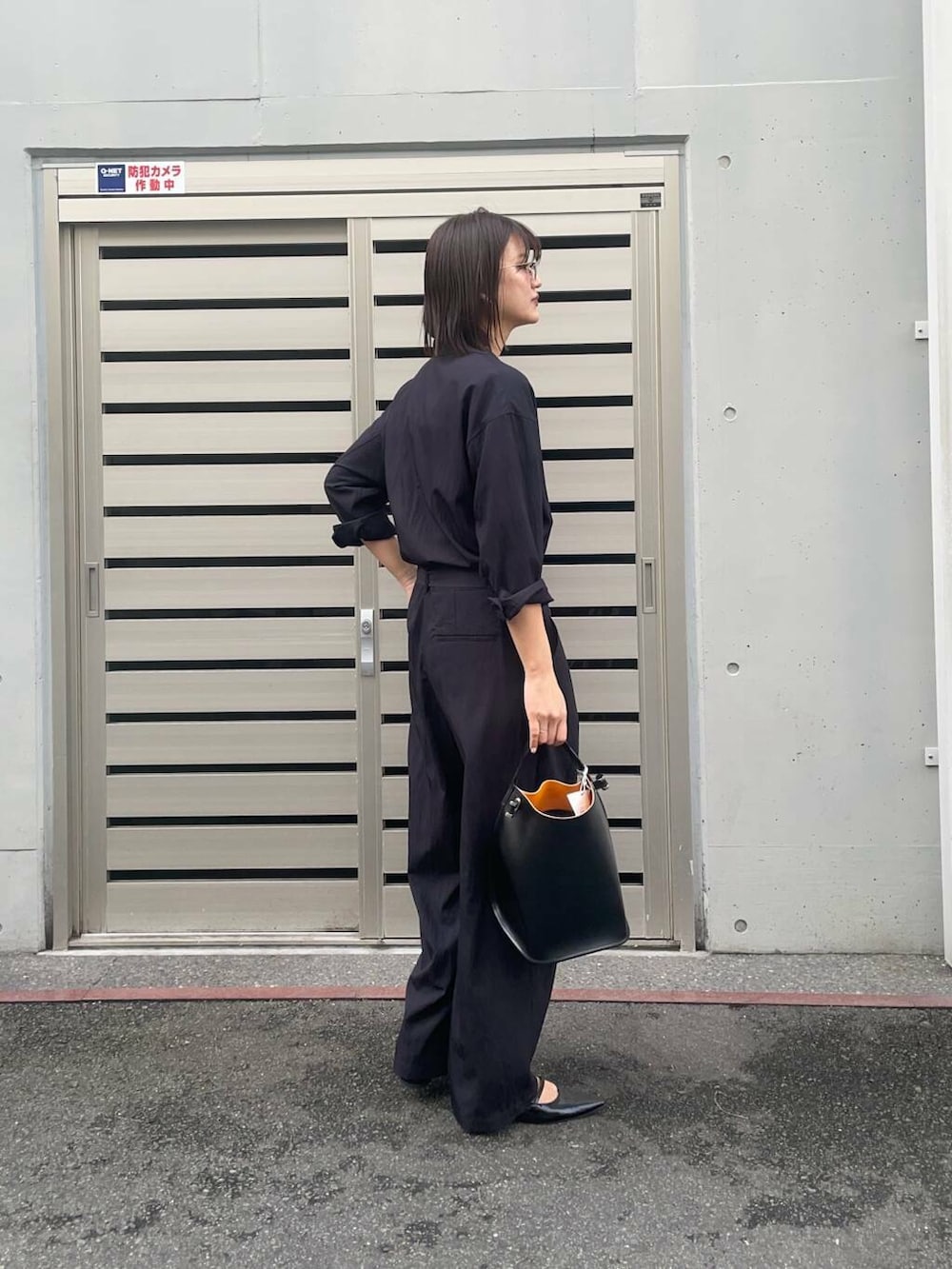 「オールインワン、URBANRESEARCH、newarrival、ジャンプスーツ、骨格ストレート、sip2412」｜「URBAN RESEARCHのポインテッドバックストラップシューズ（パンプス、ブラック系）」を使った、ちほさん（レディース・163cm）の春コーディネートの2枚目の写真