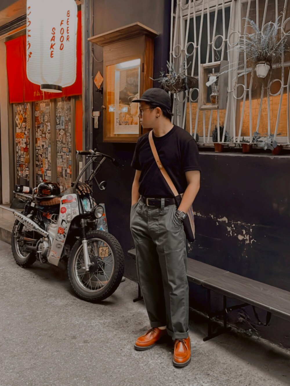 「Tainan、ootd、vintage、古着MIX、summer」｜「Hawkinsのアイテム（その他シューズ、ブラウン系）」を使った、CHLeeさん（メンズ・165cm）の春コーディネートの2枚目の写真