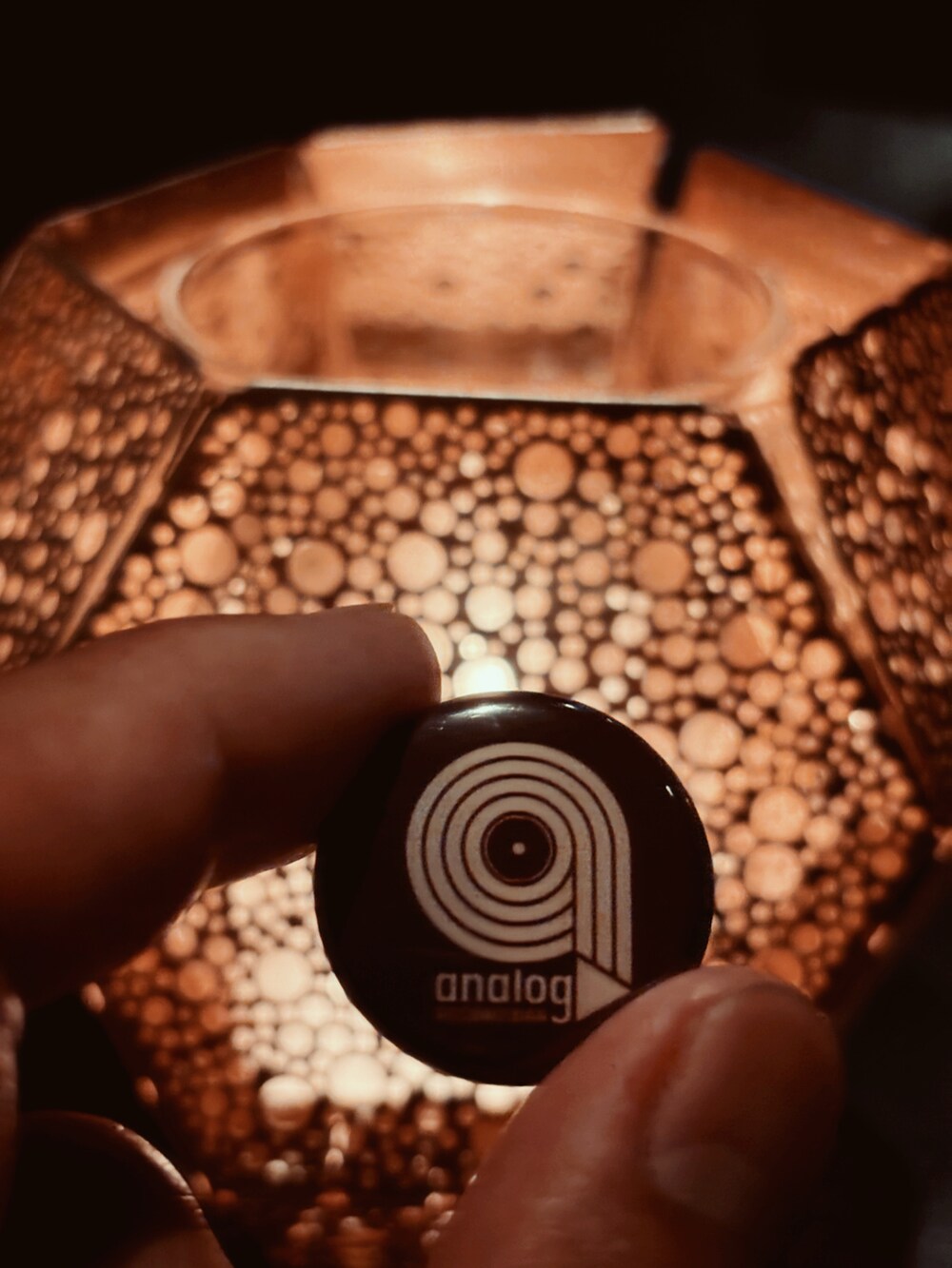 グリーン系のその他シューズを着用したメンズの夏コーディネートの3枚目の写真