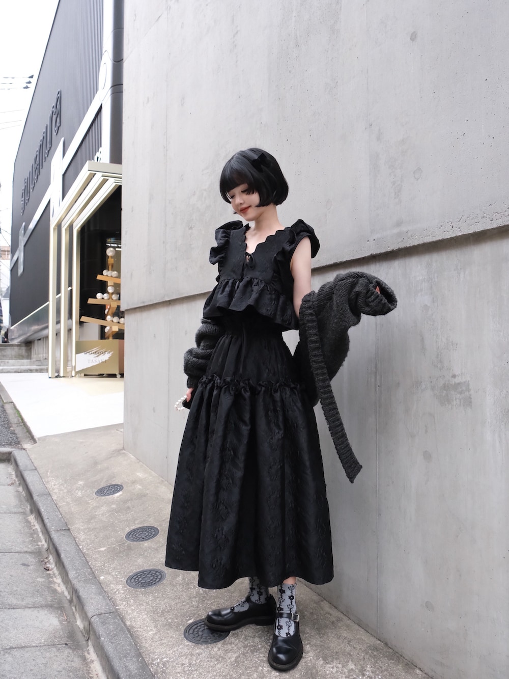 「日常に魔法を、お出かけコーデ、あったかコーデ、おしゃれさんと繋がりたい、カジュアルスタイル、大人可愛い、ootd、キレイめカジュアル、大人ファッション、ブラックコーデ」｜「HONEY MI HONEYのアイテム（トップス、ブラック系）」を使った、ameさん（レディース・165cm）の秋コーディネートの2枚目の写真