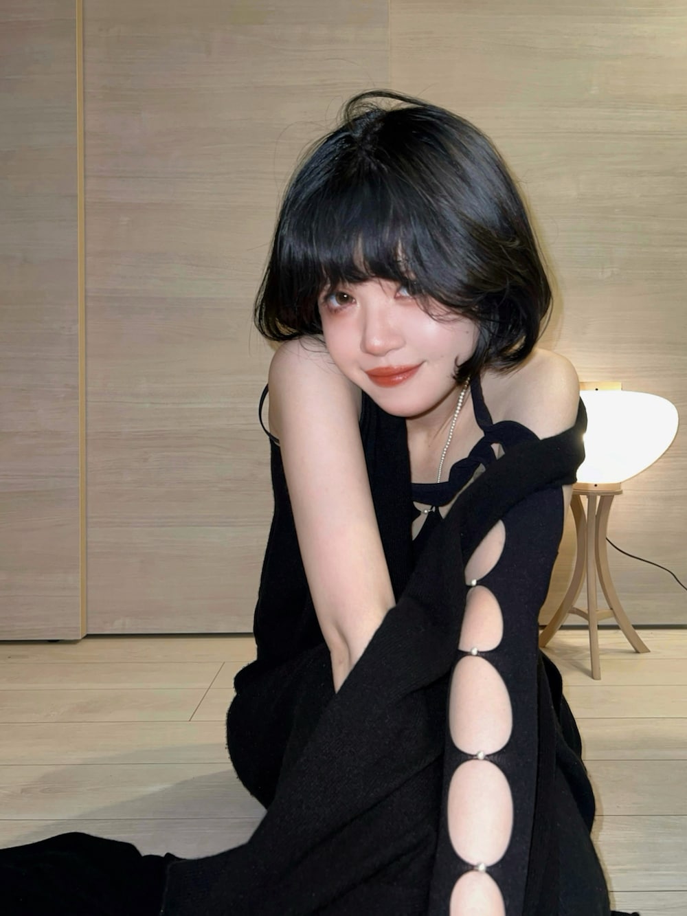 「シンプル、あったかコーデ、大人カジュアル、秋服、ootd、シンプルコーデ、ゆるコーデ、大人コーデ、秋冬、今日のコーデ、ニットカーディガン」｜「rui zhouのアイテム（アクセサリー、ブラック系）」を使った、ameさん（レディース・165cm）の秋コーディネートの2枚目の写真