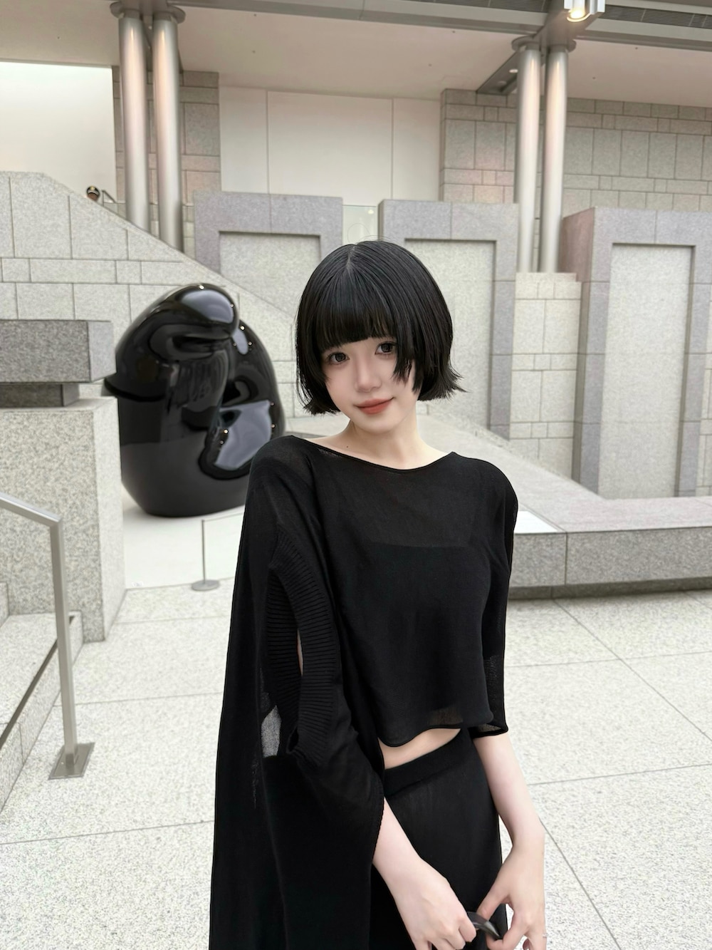「夏ルックで気分アップ、セットアップ、シアートップス、夏服コーデ、ゆるコーデ、夏服、涼しいコーデ、カジュアルガーリー、夏コーデ、セットアップ風」｜「ISSEY MIYAKEのアイテム（ワンピース/ドレス、ブラック系）」を使った、ameさん（レディース・165cm）の夏コーディネートの2枚目の写真
