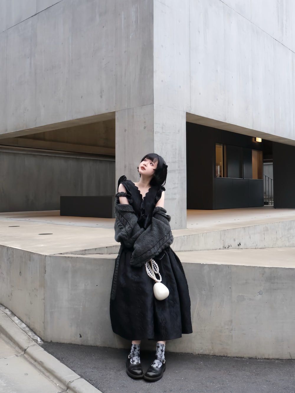 「日常に魔法を、お出かけコーデ、あったかコーデ、おしゃれさんと繋がりたい、カジュアルスタイル、大人可愛い、ootd、キレイめカジュアル、大人ファッション、ブラックコーデ」｜「HONEY MI HONEYのアイテム（トップス、ブラック系）」を使った、ameさん（レディース・165cm）の秋コーディネートの3枚目の写真