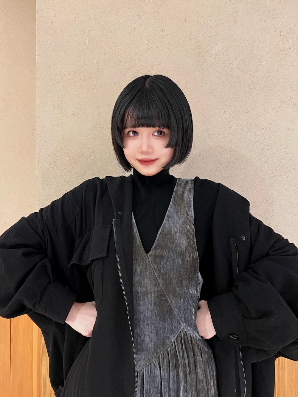 「今日のコスメと服、きれいめカジュアル、休日コーデ、カジュアルコーデ、オトナ女子、冬、今日のコーデ、UNIQLO、高身長コーデ、ロングワンピース」｜「Yohji Yamamotoのアイテム（ジャケット/アウター、ブラック系）」を使った、ameさん（レディース・165cm）の冬コーディネートの2枚目の写真