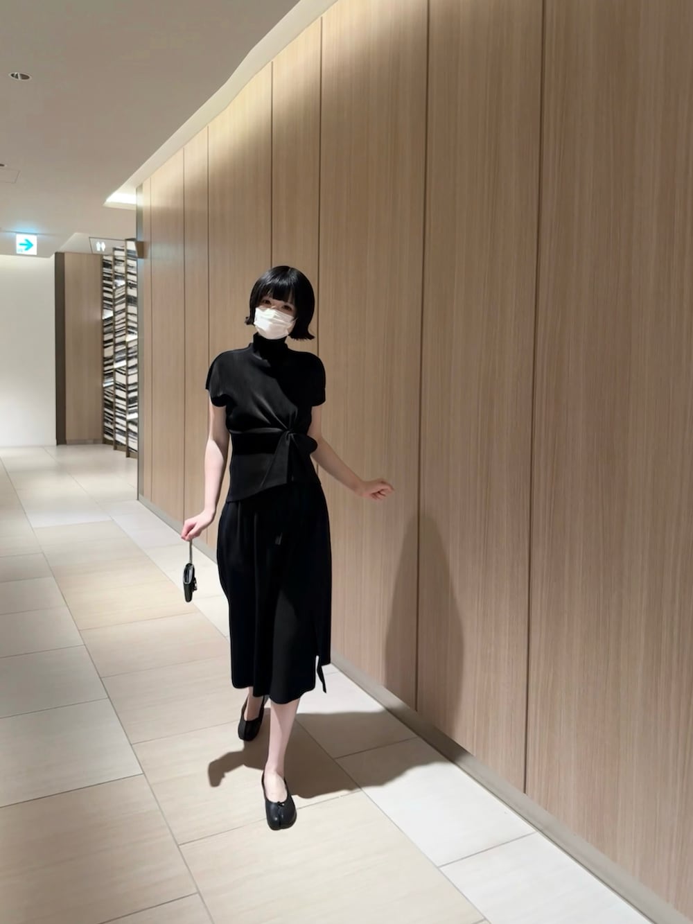 「セットアップ、今日のコーデ、おでかけ服、きれいめコーディネート、レディースファッション、夏だ！Tシャツ着よう！、ガーリーコーデ、夏コーデ、オトナカジュアル、秋服準備はじめました」｜「ISSEY MIYAKEのアイテム（トップス、ブラック系）」を使った、ameさん（レディース・165cm）の夏コーディネートの3枚目の写真