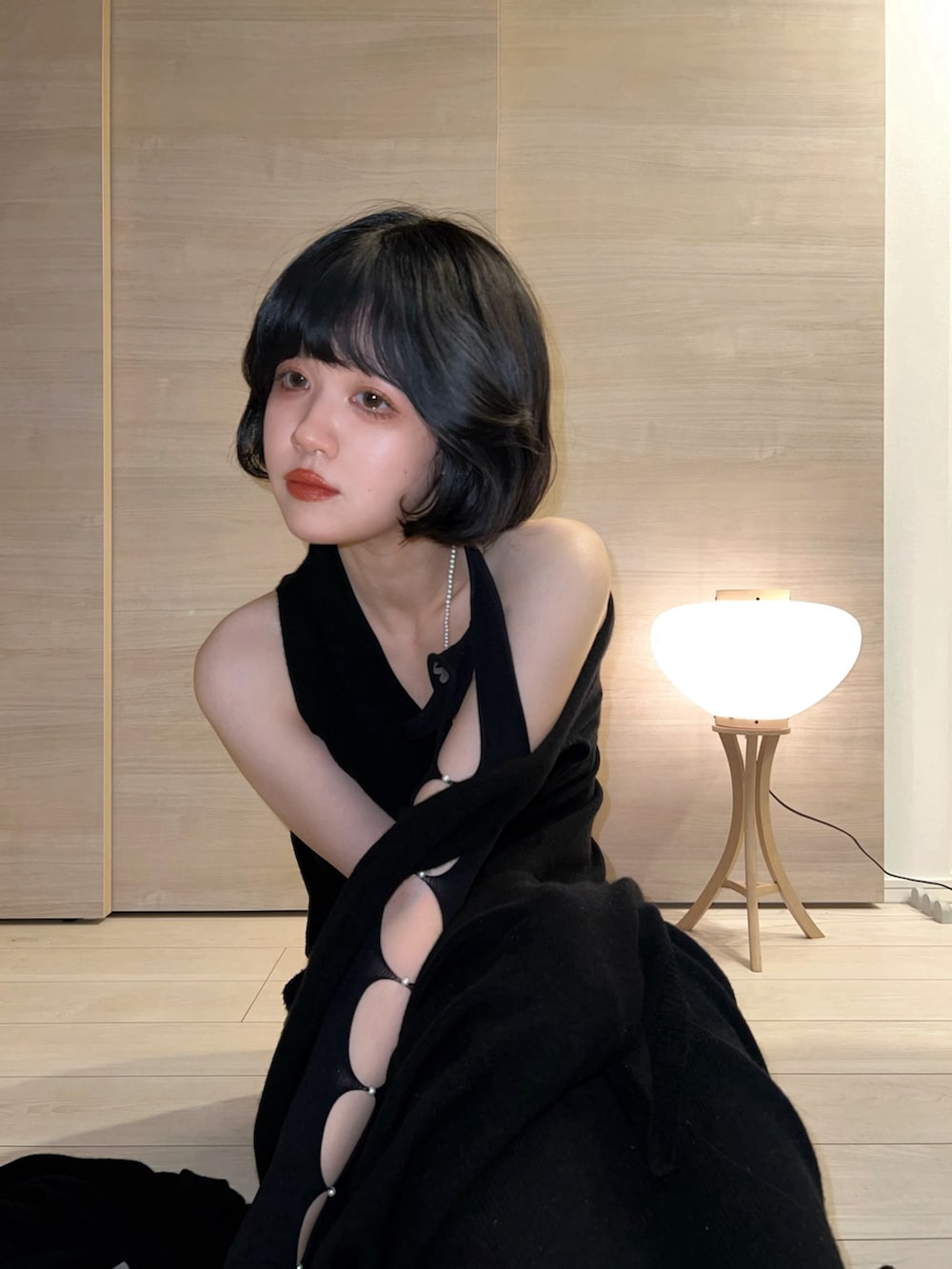 「シンプル、あったかコーデ、大人カジュアル、秋服、ootd、シンプルコーデ、ゆるコーデ、大人コーデ、秋冬、今日のコーデ、ニットカーディガン」｜「rui zhouのアイテム（アクセサリー、ブラック系）」を使った、ameさん（レディース・165cm）の秋コーディネートの3枚目の写真