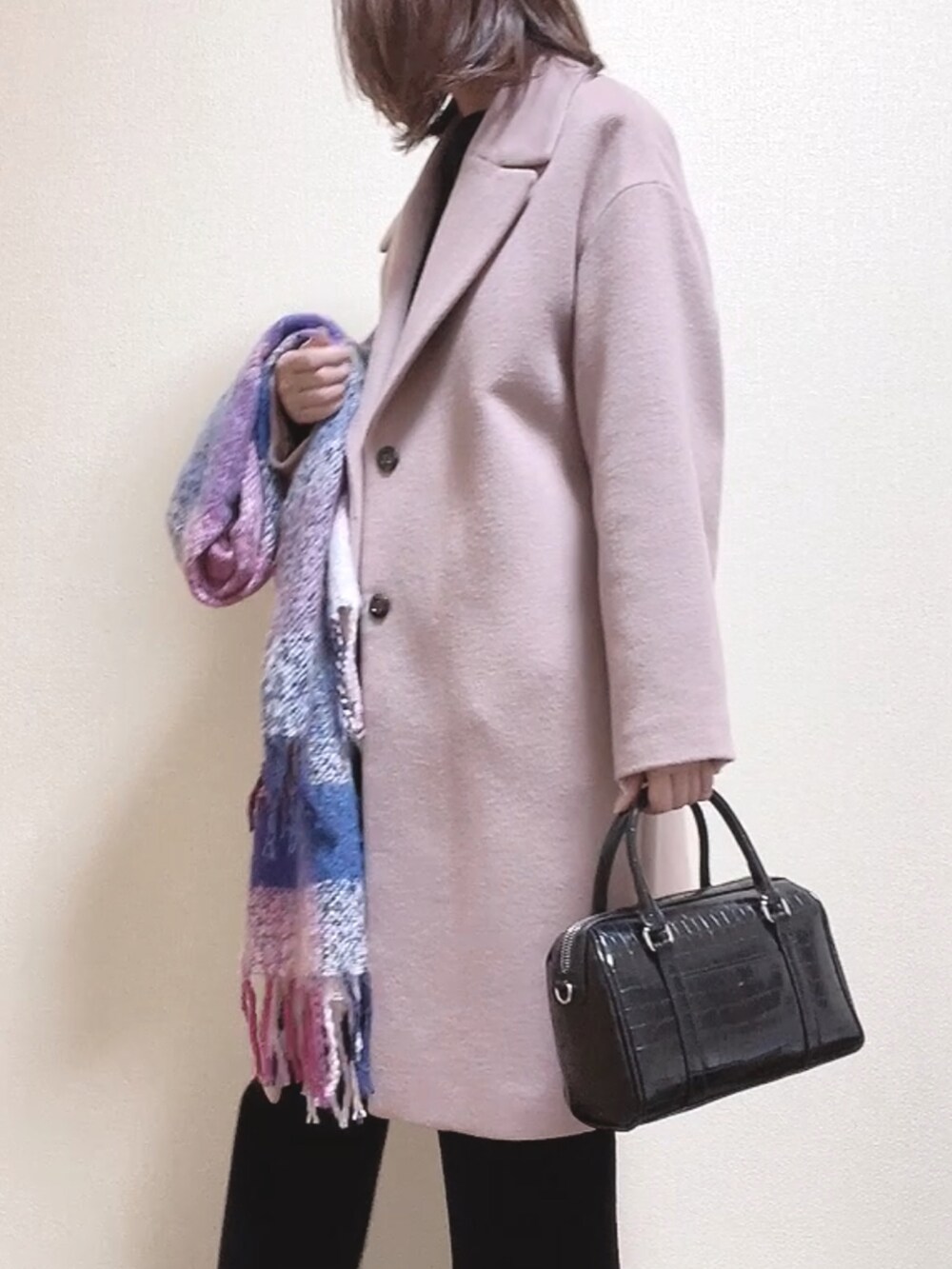 「クリスマスに着たい服、チェック柄に恋してる、マフラーぐるぐる、ピンク、チェスターコート、GU、プチプラ、休日スタイル、オトナカジュアル、きれいめカジュアル」｜「GUのアイテム（チェスターコート、ピンク系）」を使った、maiさん（レディース・153cm）の冬コーディネートの2枚目の写真