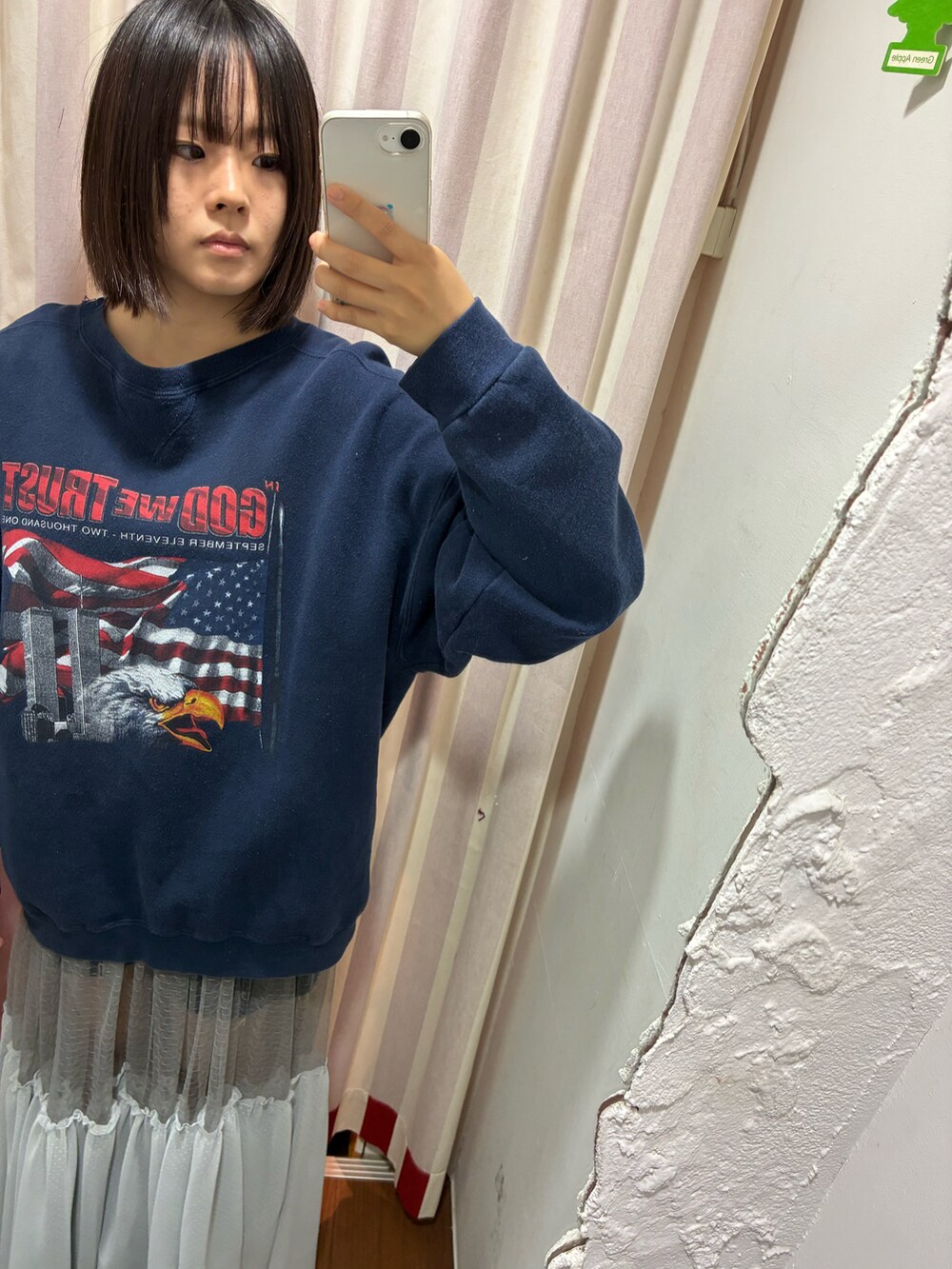 その他のトートバッグを着用したレディースの春コーディネートの2枚目の写真