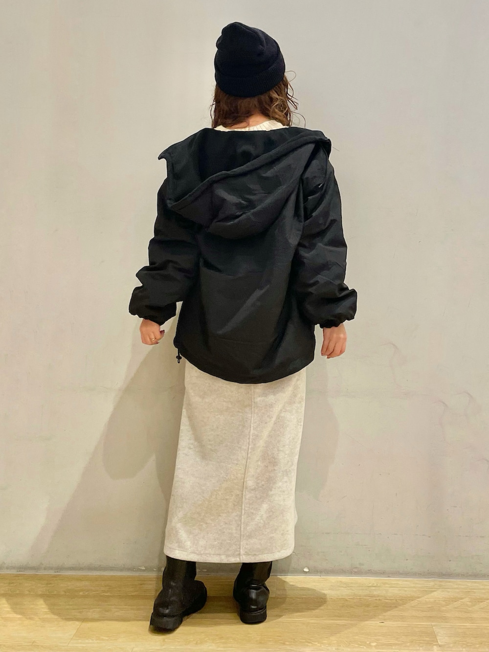 「秋冬コーデ、earth music&ecology、ジャンパースカート、カーディガン、ケーブルニット、フリース、CRAFT STANDARD BOUTIQUE、サイドゴアブーツ、イオンモール新小松、プチプラ」｜「CRAFT STANDARD BOUTIQUEのナイロン×裏フリースリバーシブルブルゾンL/S（ブルゾン、ブラック系）」を使った、tomopuuさん（レディース・154cm）の冬コーディネートの2枚目の写真