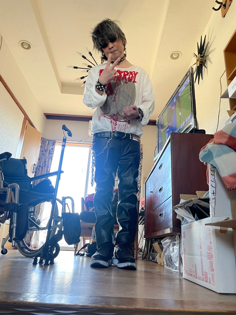 ブラック系のドレスシューズを着用したメンズの冬コーディネートの3枚目の写真