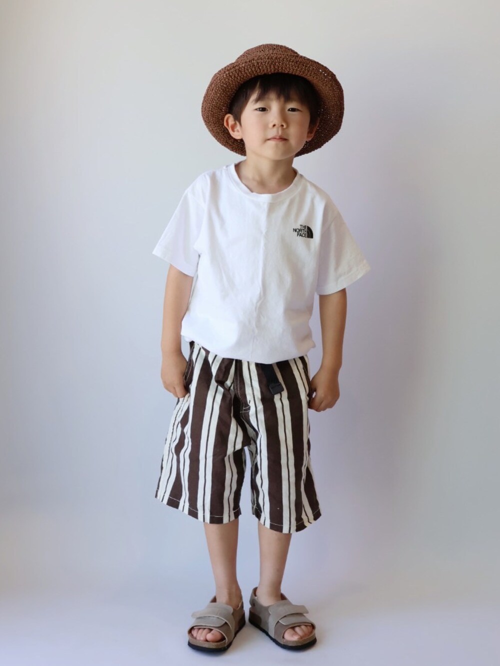 「このスタイルがお気に入り、休日スタイル、夏コーデ、淡色コーデ、ハーフパンツ、ショートパンツ、麦わら帽子、サンダル、お出かけコーデ、タックイン、夏だ！Tシャツ着よう！」｜「LOWRYS FARMのザツザイＨＡＴ　259154（ハット、ブラウン系）」を使った、Nana…Haku…‪‪さん（キッズ・100cm）の夏コーディネートの5枚目の写真