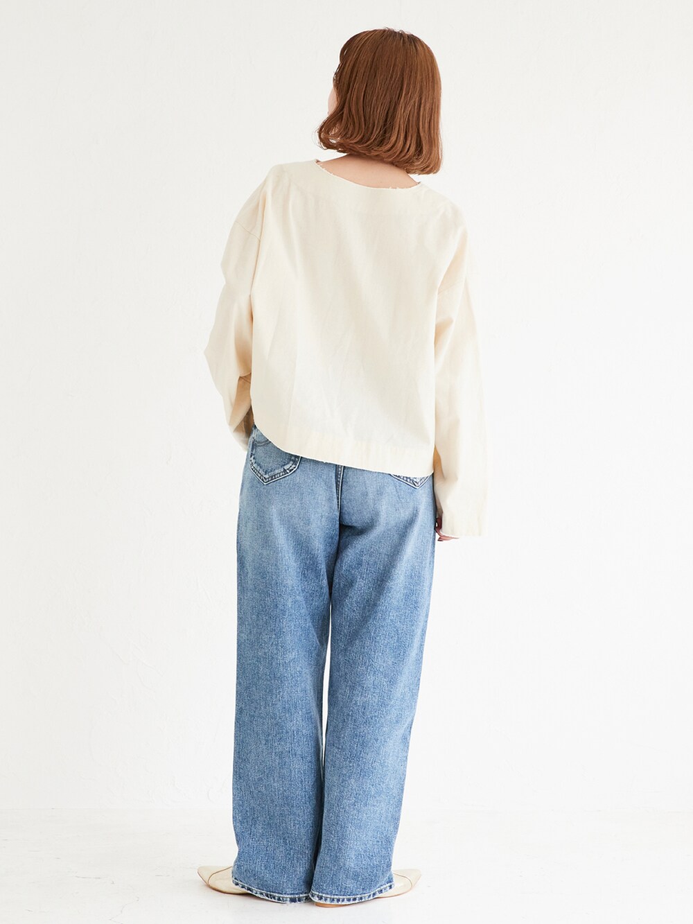 「秋服準備はじめました、大人カジュアル、大人かわいい、デニムコーデ、シャツスタイル、秋、シンプル、ボリューム袖」｜「LeeのLEE/リー ワイドデニム（デニムパンツ、ブルー系）」を使った、Kanakoさん（レディース・163cm）の夏コーディネートの3枚目の写真