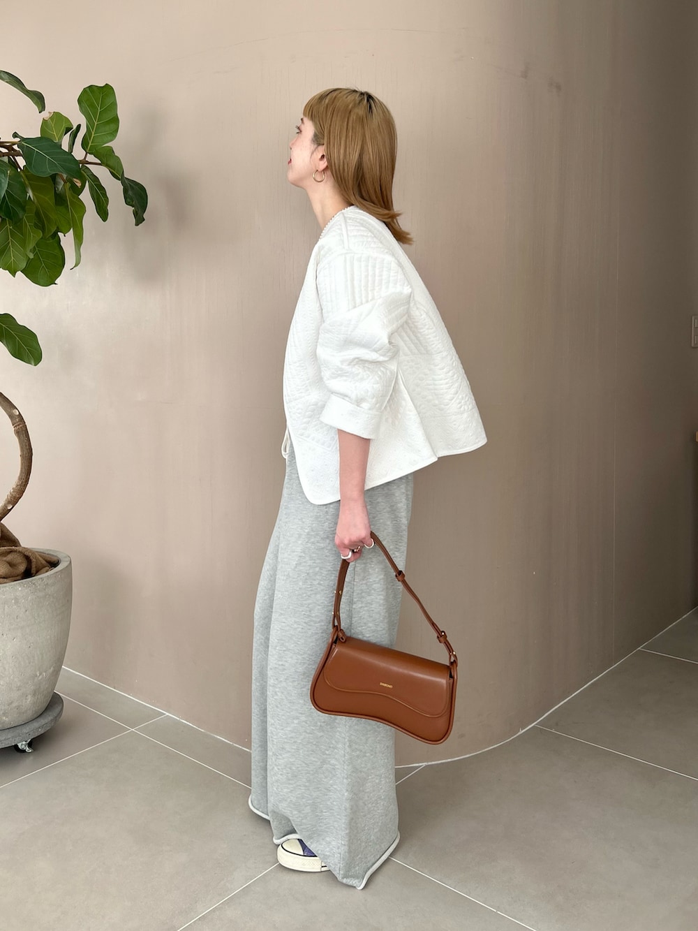 「春服、春アウター、大人可愛い、大人カジュアル、春服みてみて、outfit」｜「B.C STOCKのキルティング刺繍ジャケット（その他アウター、ホワイト系）」を使った、Kanakoさん（レディース・163cm）の冬コーディネートの2枚目の写真
