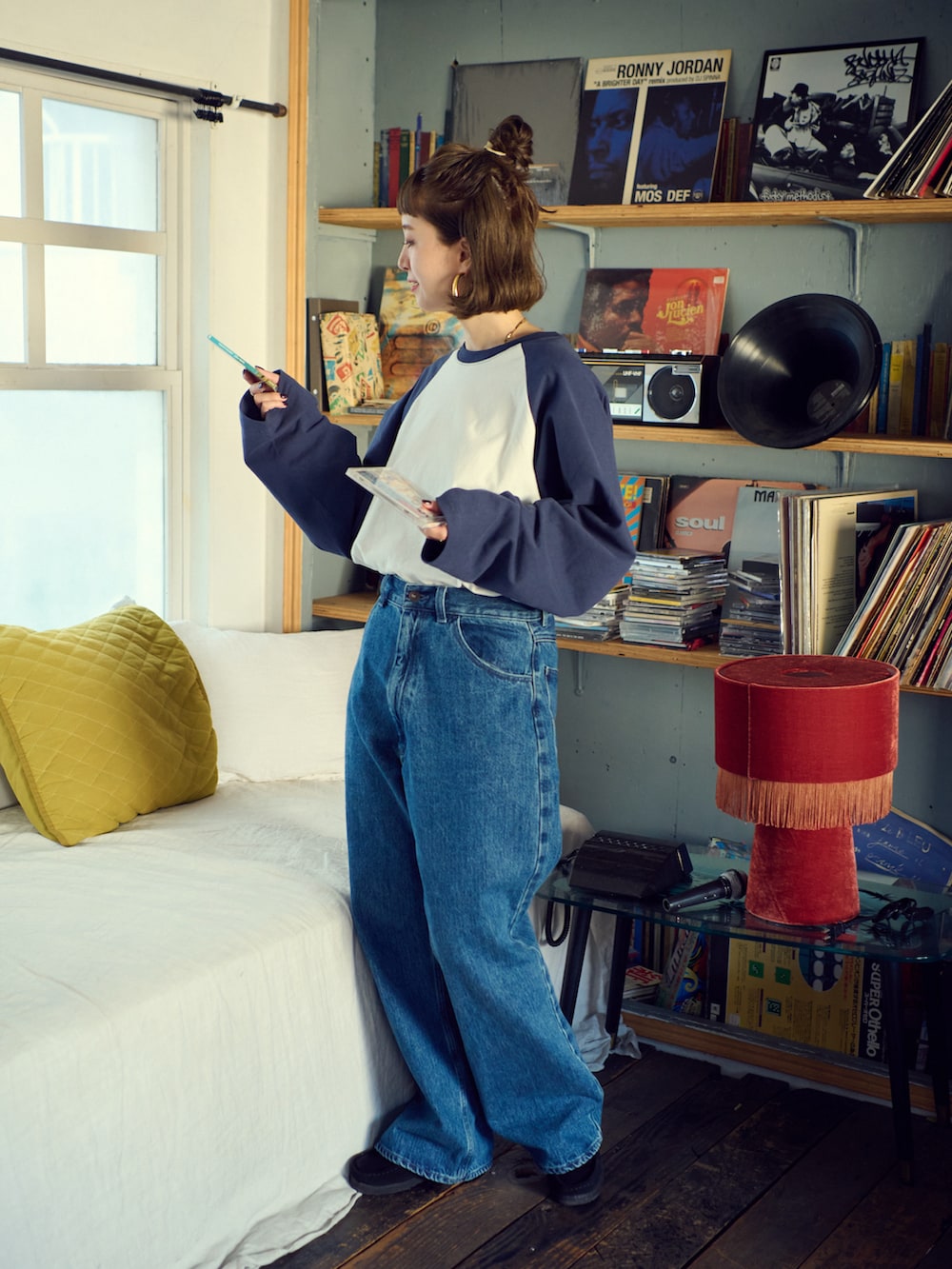 「秋服準備はじめました、ラグランTシャツ、ロンT、デニム、カジュアル、シンプル、シンプルコーデ、秋先取りコーデ、秋」｜「B.C STOCKの《追加》Gleamy/グリーミー ラグランロンT（Tシャツ/カットソー、ブルー系）」を使った、Kanakoさん（レディース・163cm）の夏コーディネートの2枚目の写真