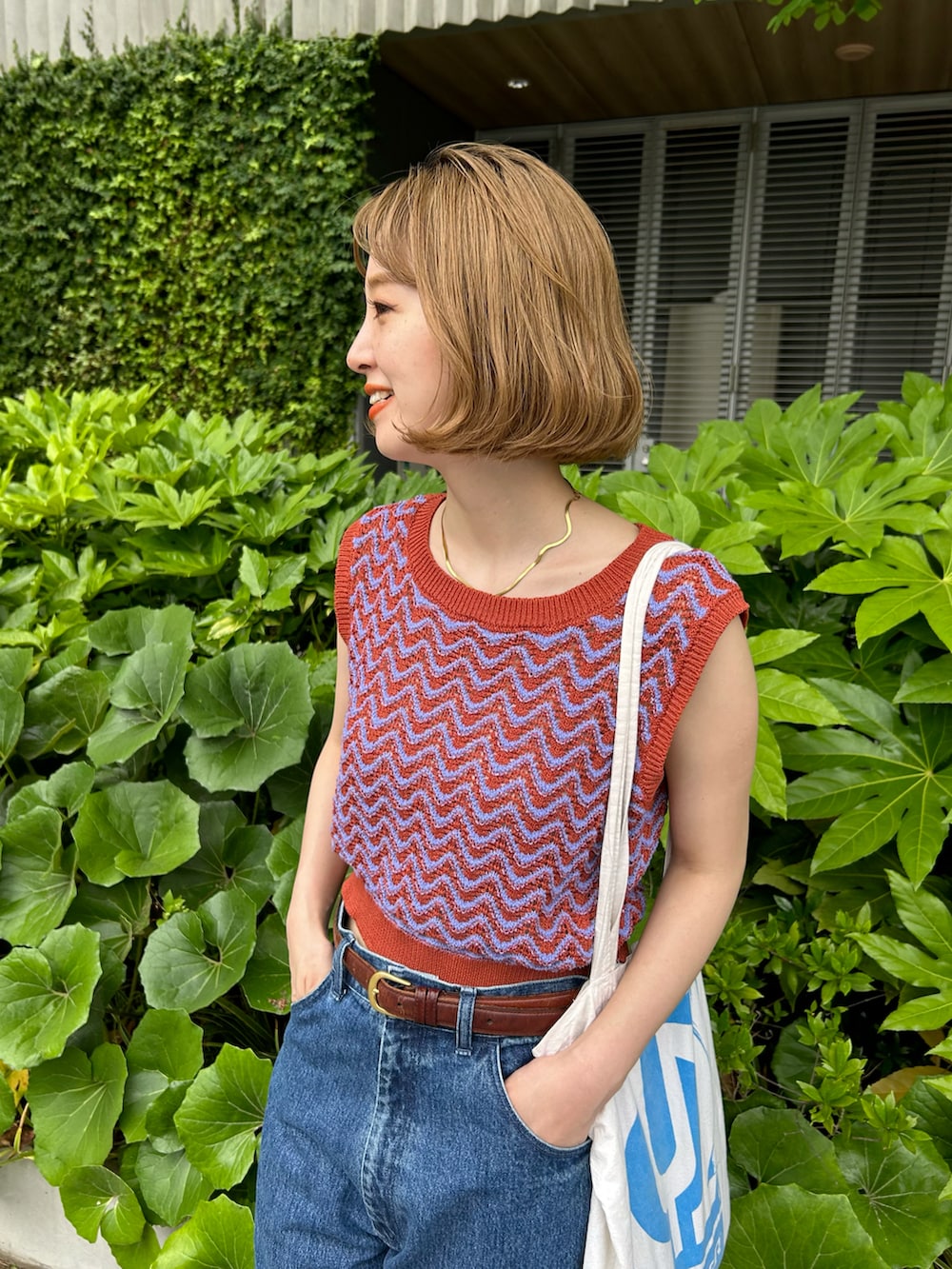 「大人カジュアル、オトナ女子、夏、夏服、ニットベスト、ボーダー、デニム、デニムコーデ、シンプルスタイル、ボーダートップス」｜「B.C STOCKのGleamy/グリーミー ショートニットベスト（ベスト、パープル系）」を使った、Kanakoさん（レディース・163cm）の春コーディネートの5枚目の写真