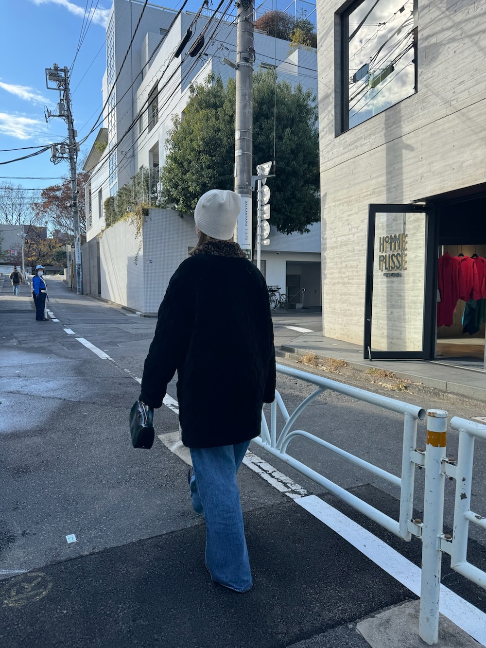 「真冬のあったかスタイル、古着MIX、デニムパンツ、デニムコーデ、着回しコーデ、冬アウター、カジュアル、大人カジュアル」｜「B.C STOCKのGleamy/グリーミー ワイドデニム（デニムパンツ、ブルー系）」を使った、Kanakoさん（レディース・163cm）の冬コーディネートの3枚目の写真