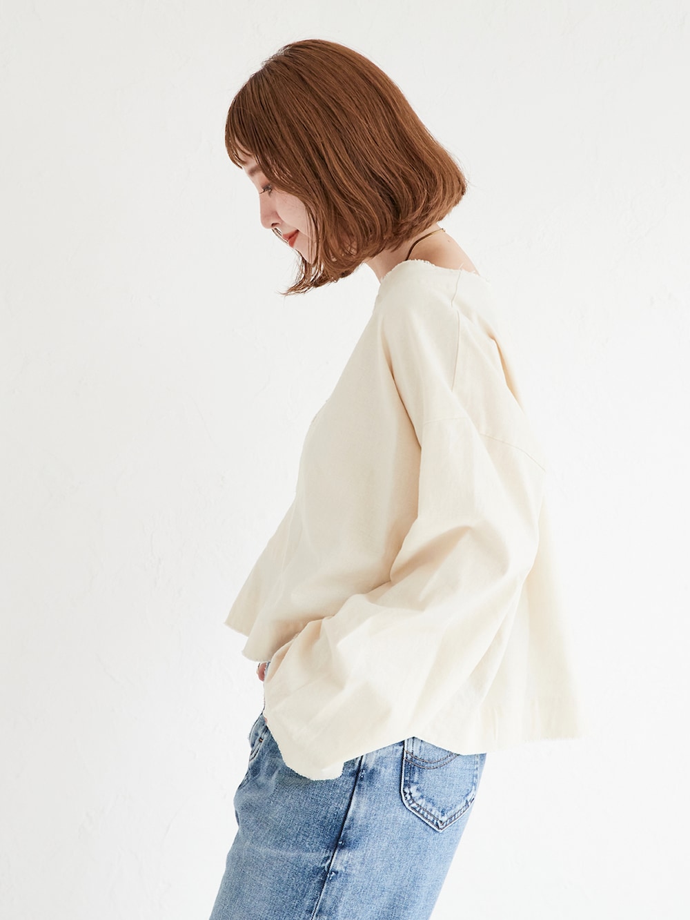 「秋服準備はじめました、大人カジュアル、大人かわいい、デニムコーデ、シャツスタイル、秋、シンプル、ボリューム袖」｜「LeeのLEE/リー ワイドデニム（デニムパンツ、ブルー系）」を使った、Kanakoさん（レディース・163cm）の夏コーディネートの5枚目の写真
