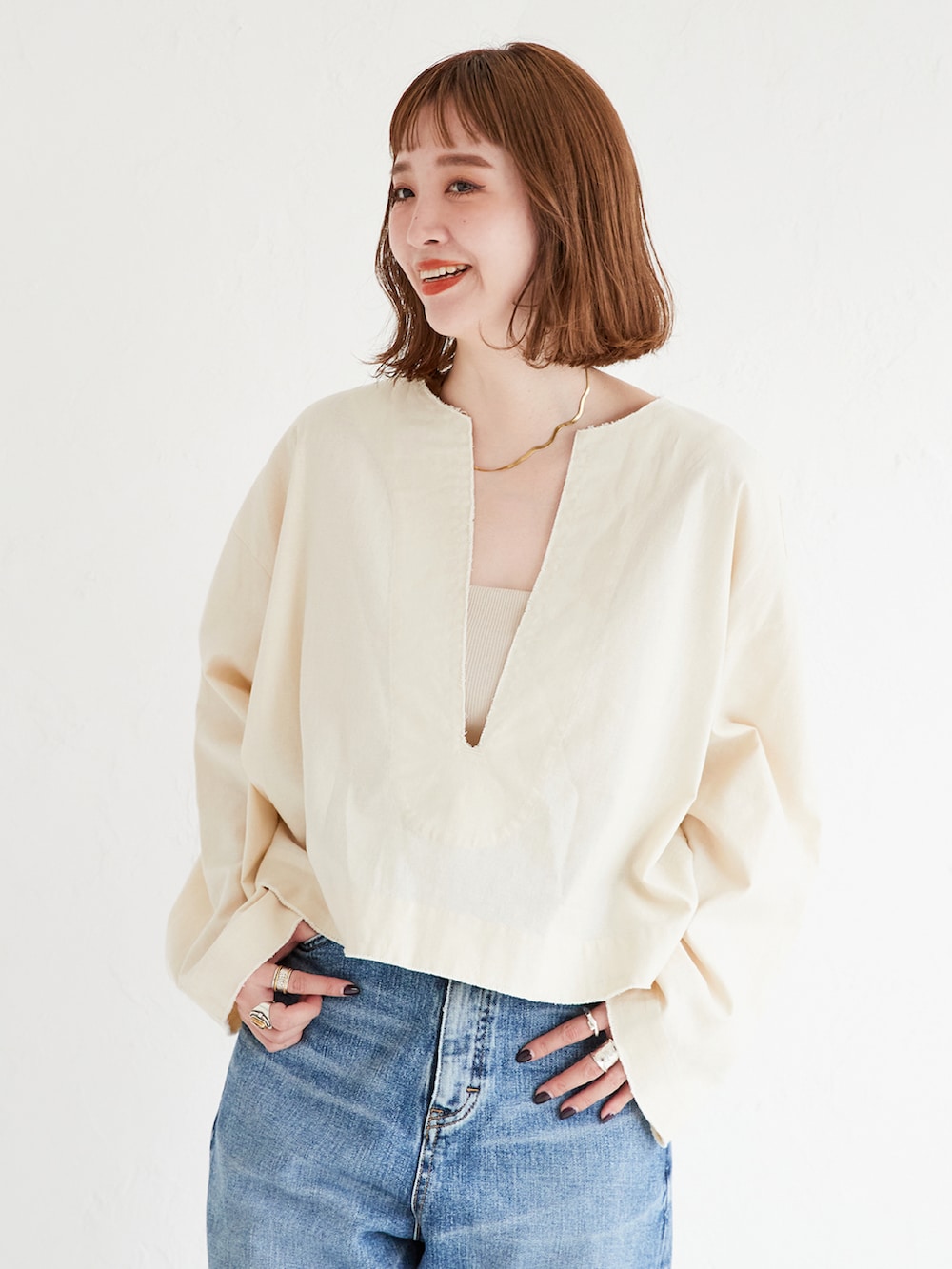 「秋服準備はじめました、大人カジュアル、大人かわいい、デニムコーデ、シャツスタイル、秋、シンプル、ボリューム袖」｜「LeeのLEE/リー ワイドデニム（デニムパンツ、ブルー系）」を使った、Kanakoさん（レディース・163cm）の夏コーディネートの4枚目の写真