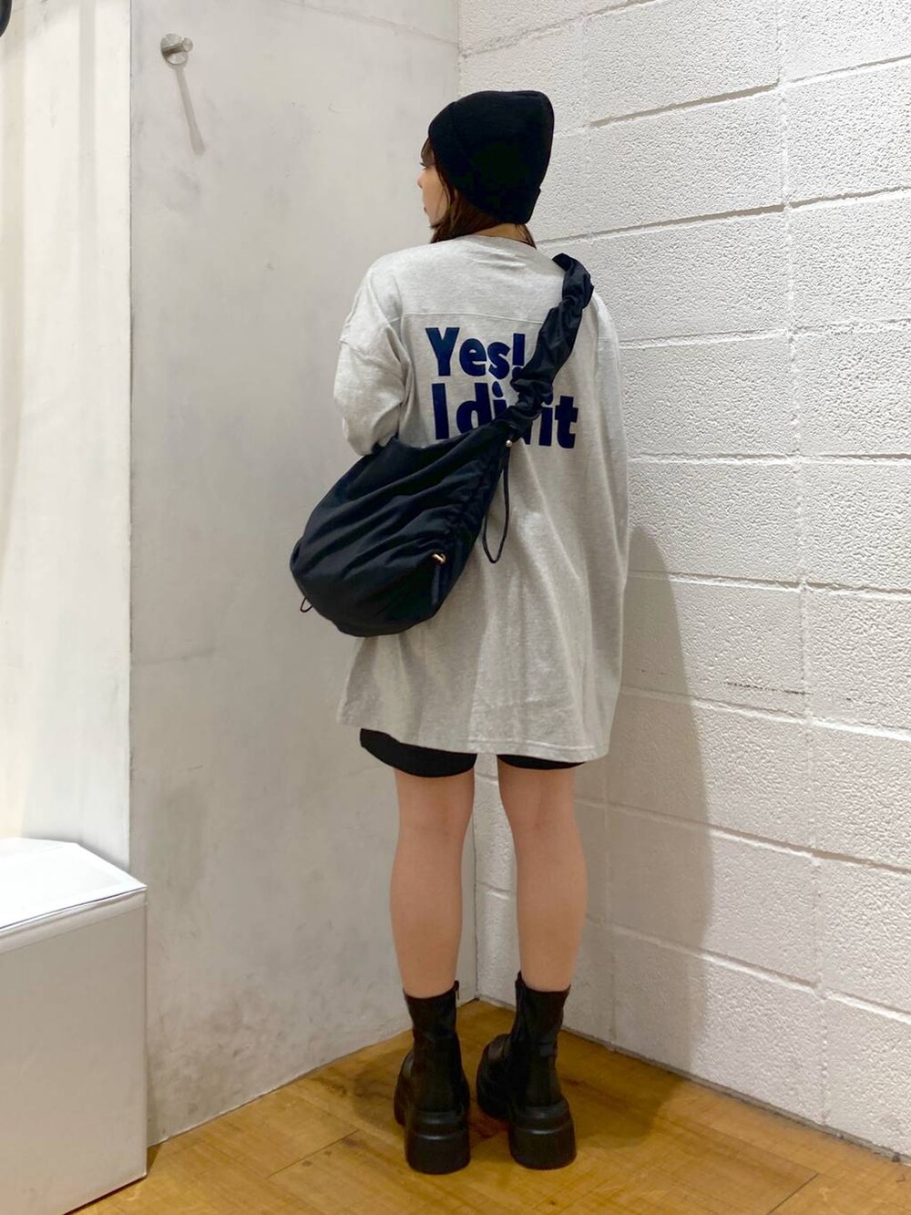 「着痩せ・細見え、差し色コーデ、LOWRYS FARM、キッズ服、キッズ、低身長」｜「LOWRYS FARMのクシュクシュショルダーＢＡＧ　967844（ショルダーバッグ、ブラック系）」を使った、yuzukiさん（レディース・153cm）の冬コーディネートの3枚目の写真