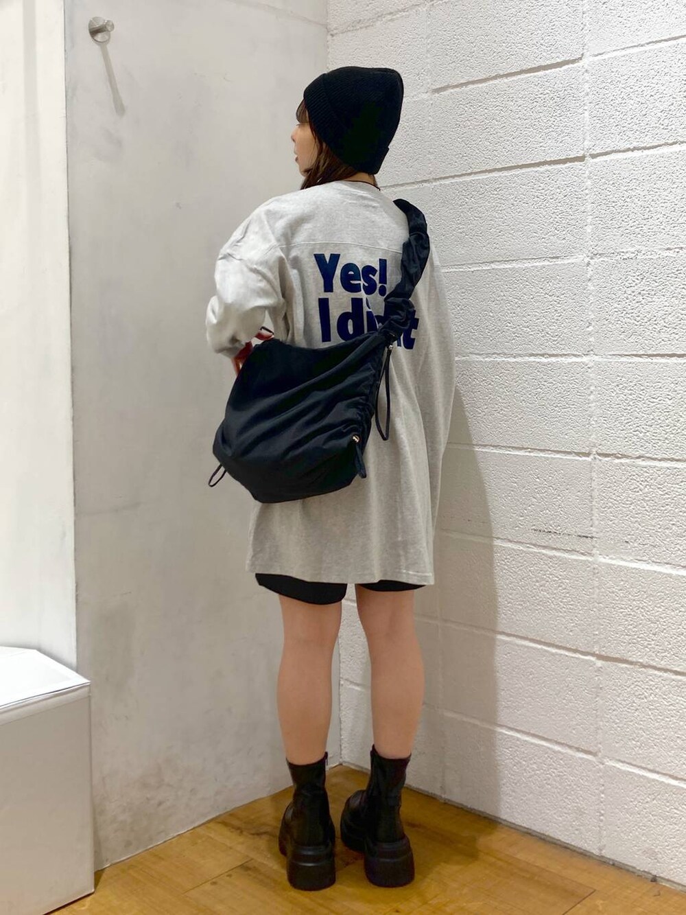 「着痩せ・細見え、差し色コーデ、LOWRYS FARM、キッズ服、キッズ、低身長」｜「LOWRYS FARMのクシュクシュショルダーＢＡＧ　967844（ショルダーバッグ、ブラック系）」を使った、yuzukiさん（レディース・153cm）の冬コーディネートの4枚目の写真