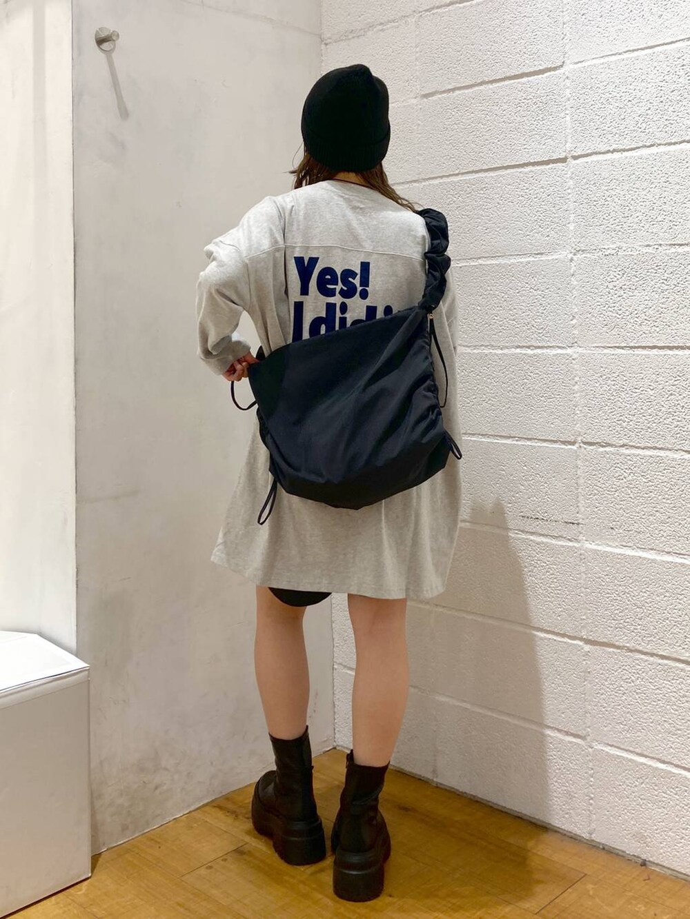 「着痩せ・細見え、差し色コーデ、LOWRYS FARM、キッズ服、キッズ、低身長」｜「LOWRYS FARMのクシュクシュショルダーＢＡＧ　967844（ショルダーバッグ、ブラック系）」を使った、yuzukiさん（レディース・153cm）の冬コーディネートの2枚目の写真