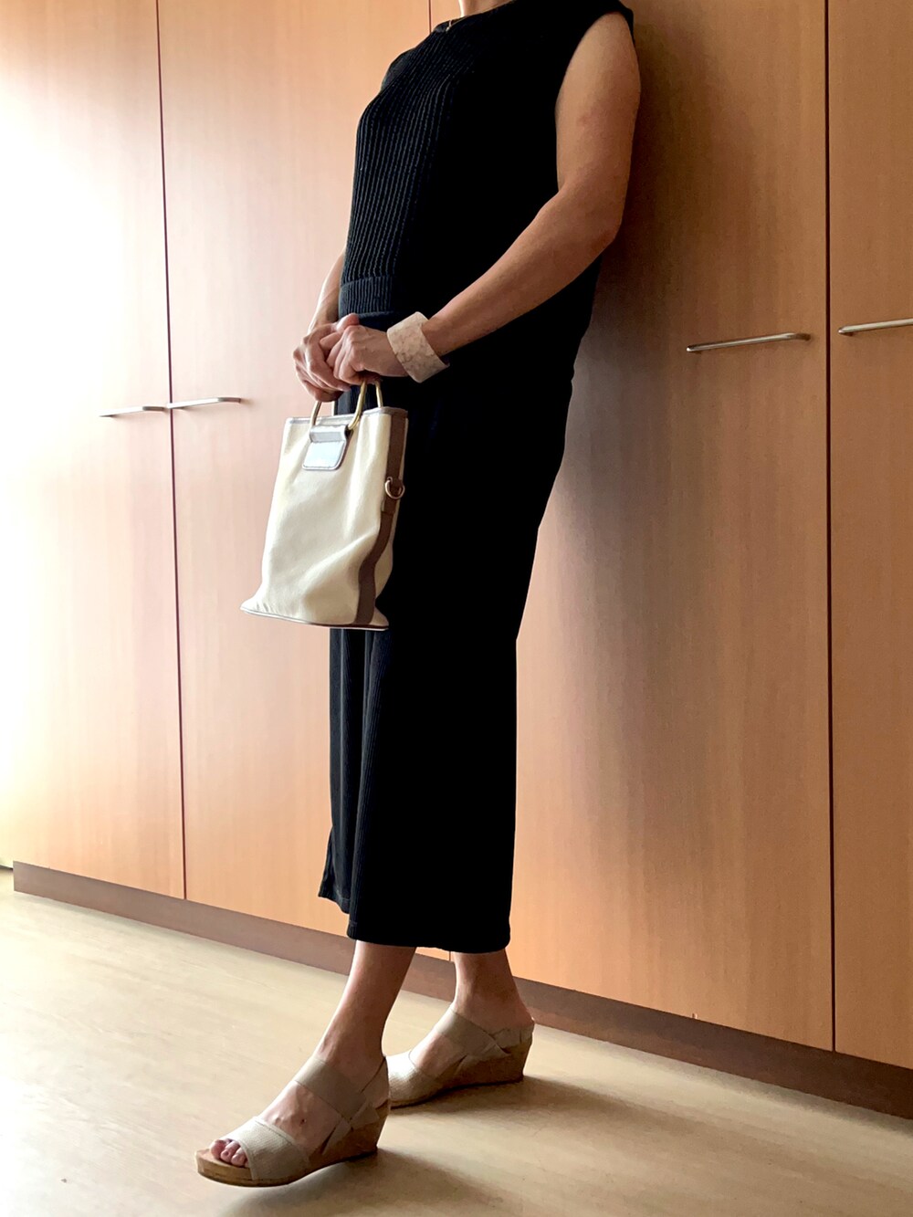 「GU、GUコーデ、セットアップ風、メッシュトップス」｜「fitfitのアイテム（サンダル、ゴールド系）」を使った、naoPiさん（レディース・157cm）の秋コーディネートの2枚目の写真