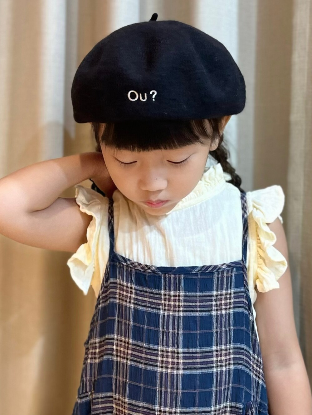 「子供コーデ、こども服、かわいい系、チェックワンピース、フリルブラウス」｜「EDWINの【Ou? by EDWIN】ロゴ刺繍ベレー帽（ハンチング/ベレー帽、ブラック系）」を使った、𝒮さん（レディース・160cm）の秋コーディネートの3枚目の写真