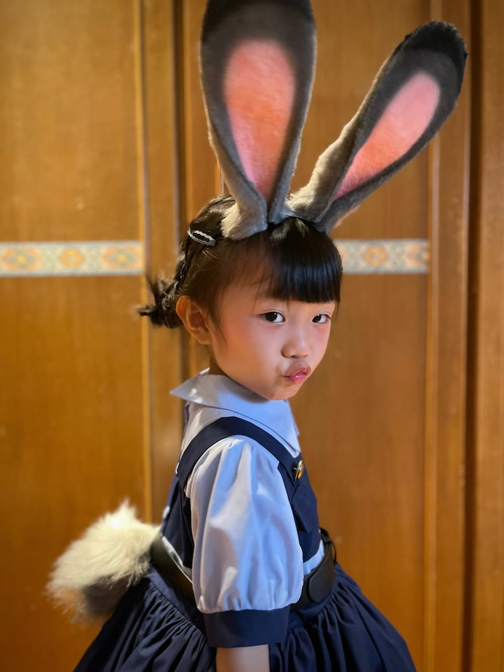 ブルー系のワンピース/ドレスを着用したレディースの夏コーディネートの3枚目の写真