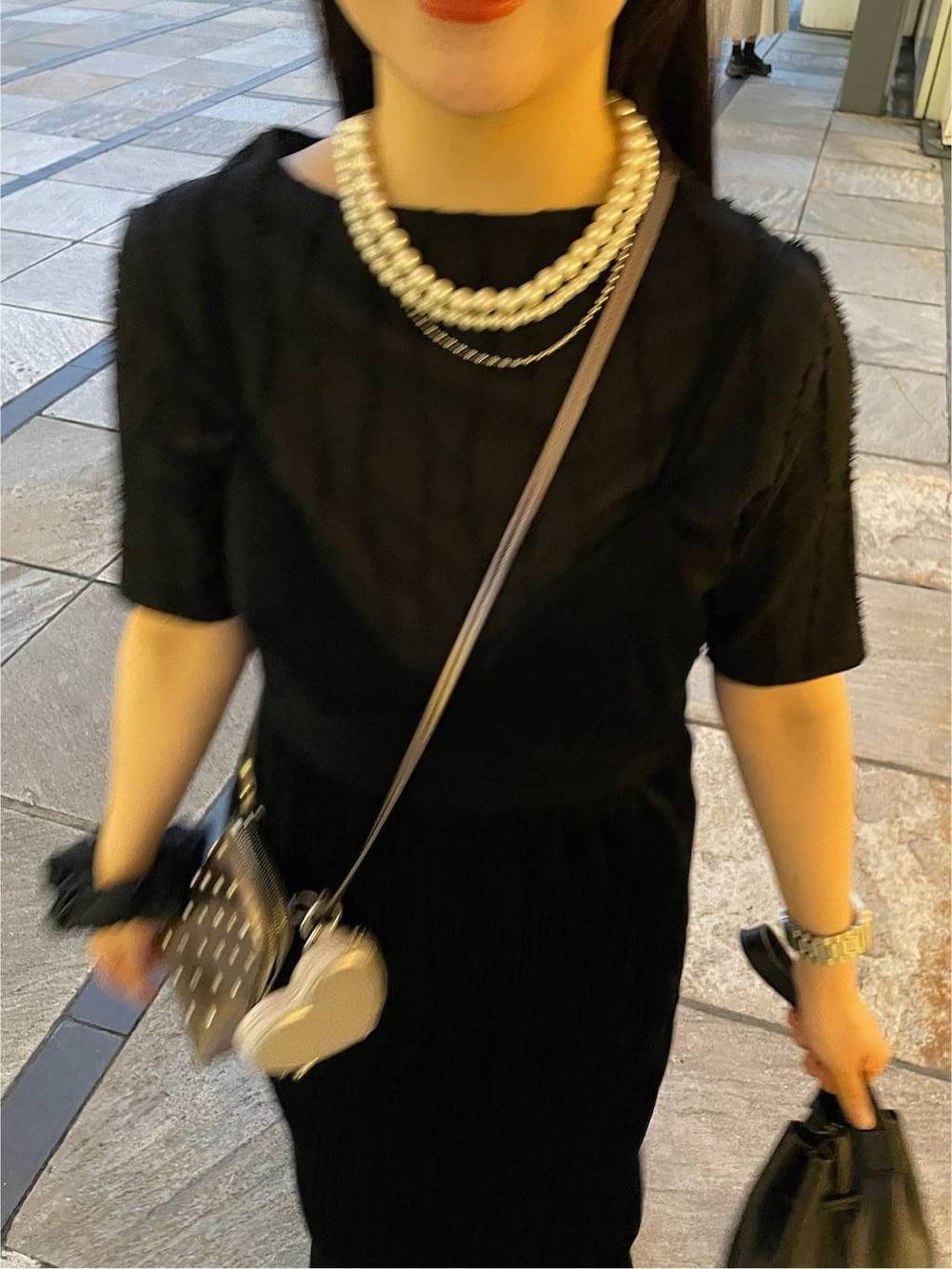 「個性派、ヴィンテージ、カジュアル、春コーデ、着痩せ、差し色コーデ、高見え、ラフ、ミリタリー、LOWRYS FARM、着痩せ・細見え」｜「Me%の【ストラップシート付き】ハートポーチハンドルストラップ 211941（スマホグッズ、シルバー系）」を使った、kureha さん（レディース・158cm）の春コーディネートの7枚目の写真