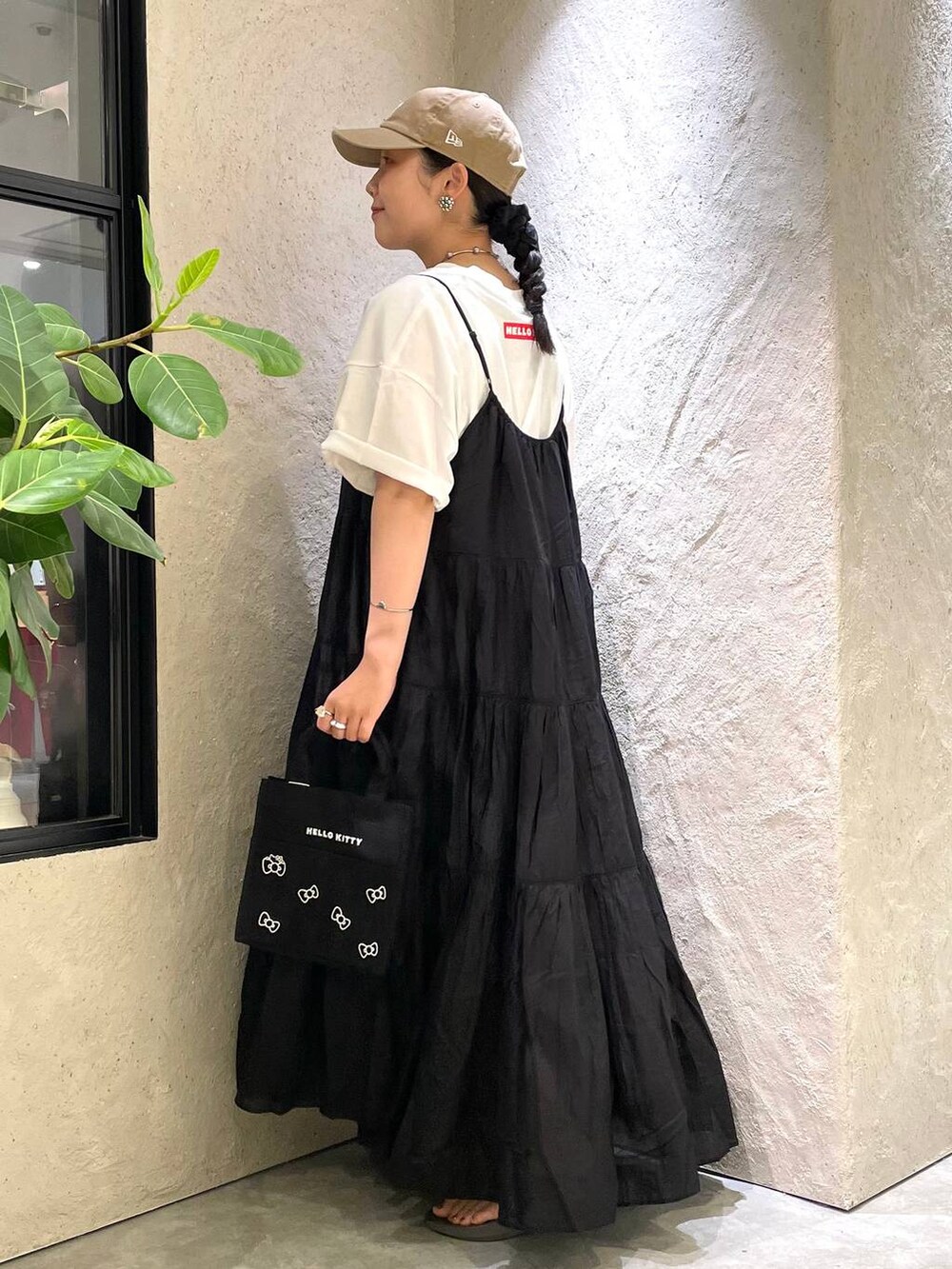 「個性派、ヴィンテージ、カジュアル、春コーデ、着痩せ、差し色コーデ、高見え、ラフ、ミリタリー、LOWRYS FARM、着痩せ・細見え、Tシャツ、ワンピース、キャミワンピース、夏コーデ」｜「LOWRYS FARMのコットンボイルサマードレス　126520（ワンピース、ブラック系）」を使った、kureha さん（レディース・158cm）の夏コーディネートの3枚目の写真